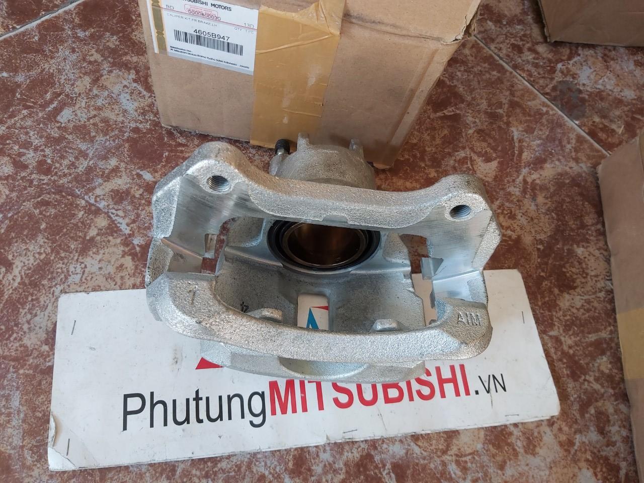 Cụm gông phanh trước xe Mitsubishi Xforce 41011W040P, 41001W040P