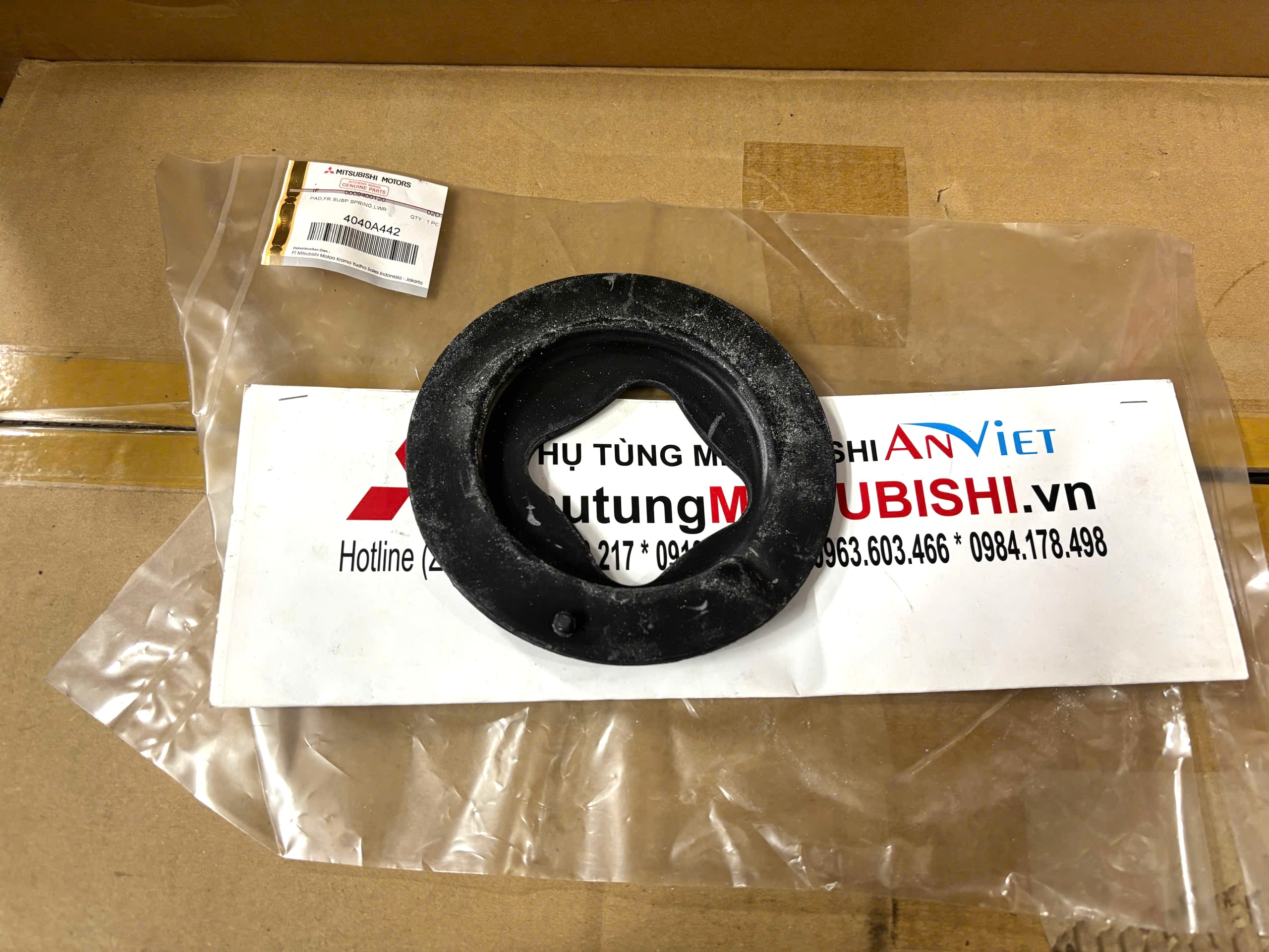 Cao su đỡ đệm lò xo giảm xóc trước phía dưới xe Mitsubishi Xforce 4040A442