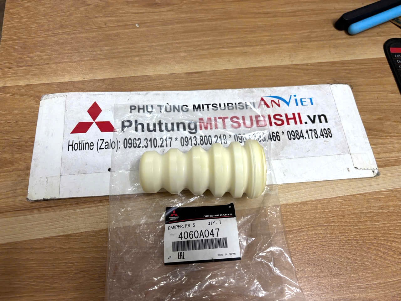 Cao su tăm b&ocirc;ng giảm x&oacute;c sau xe Mitsubishi Destinator DST