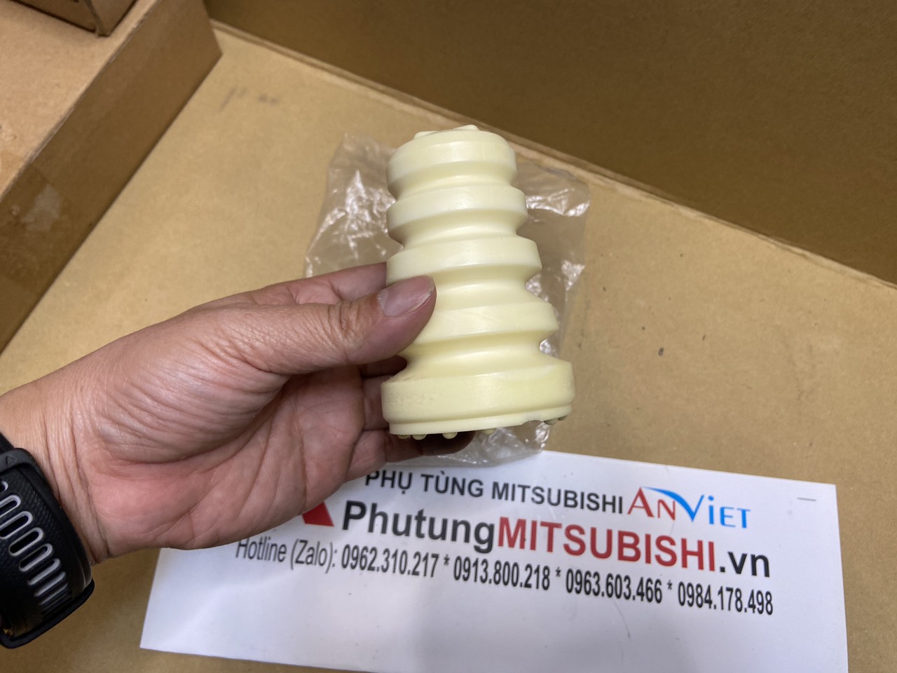 Cao su tăm bông giảm xóc trước xe Mitsubishi Xforce 54050W000P