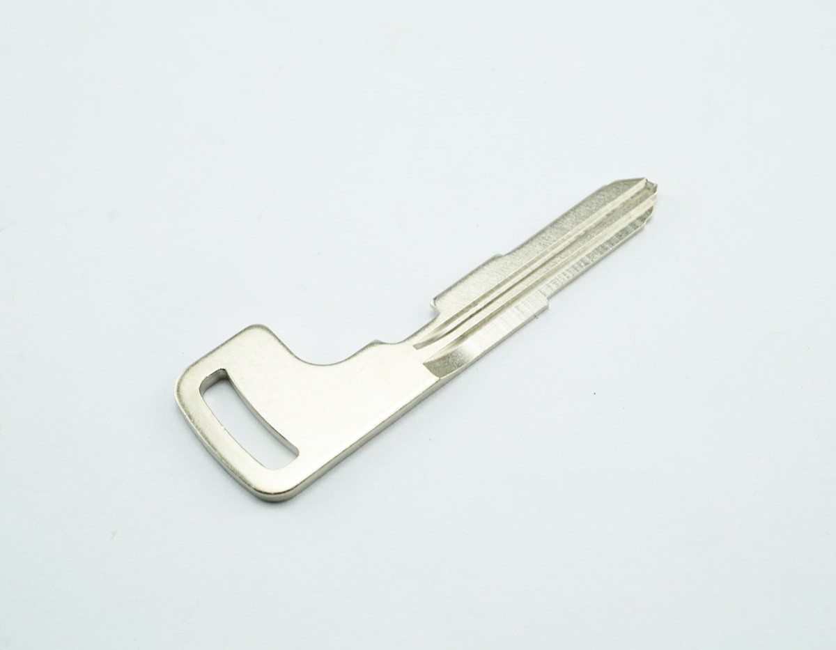 Chìa khóa cơ sắt, bên trong chìa khóa điều khiển từ xa Mitsubishi XForce 6370C158