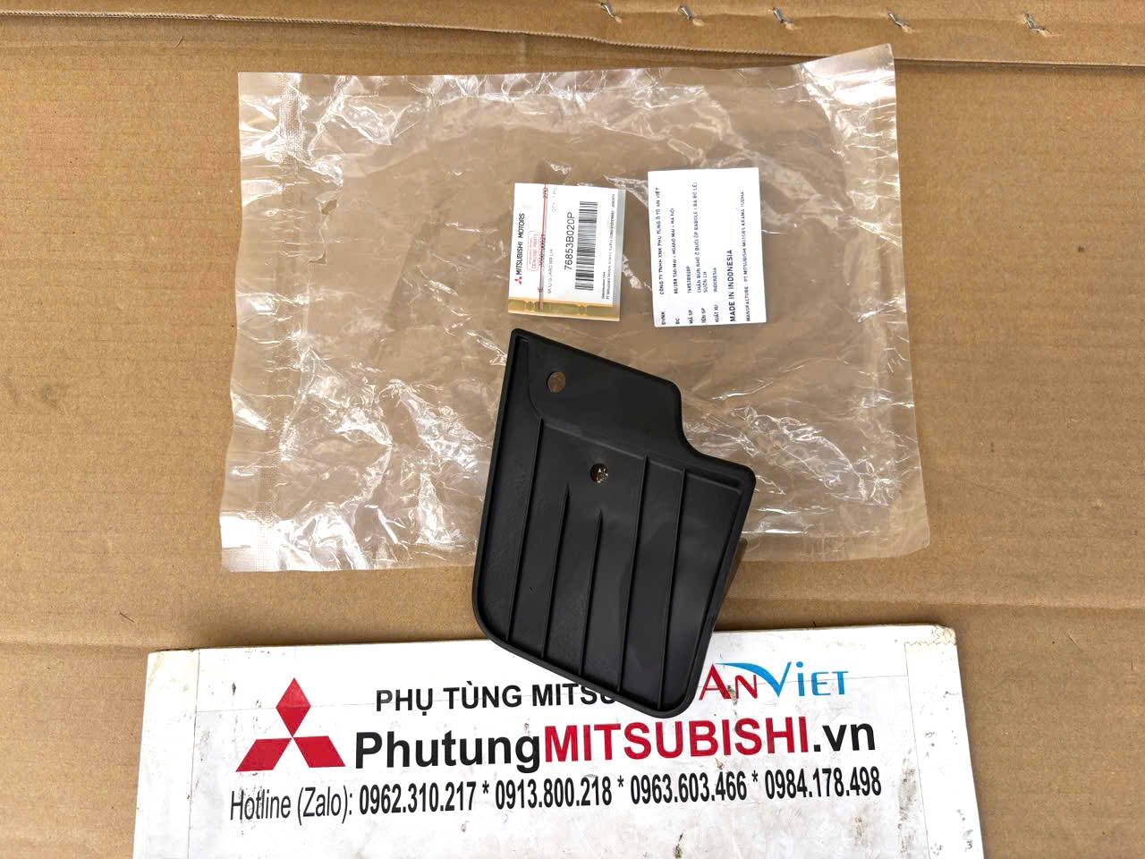 Chắn bùn nhỏ ở đuôi Ốp babole sườn bánh sau Mitsubishi XForce 76852B020P 76853B020P