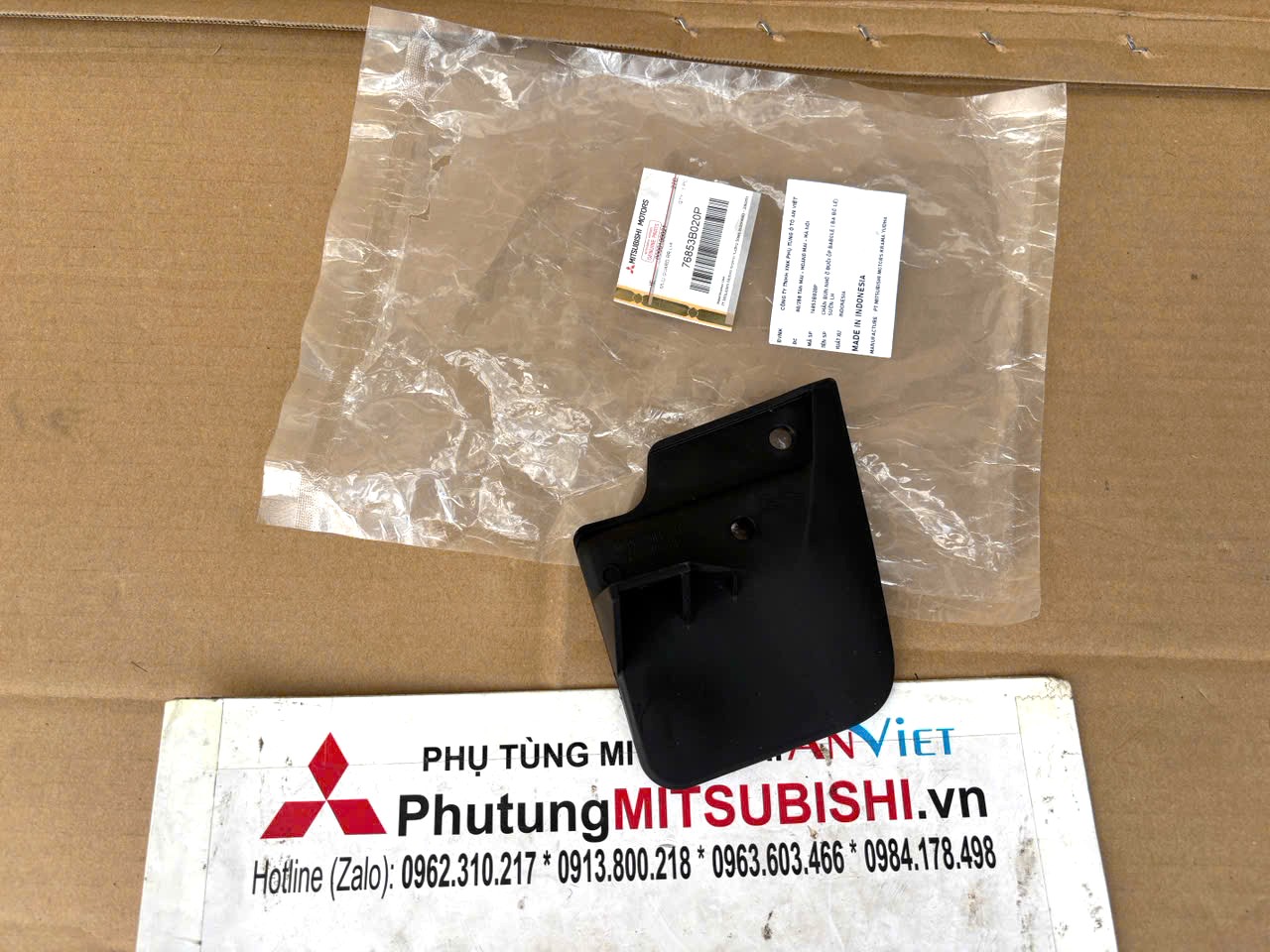 Chắn bùn nhỏ ở đuôi Ốp babole sườn bánh sau Mitsubishi XForce 76852B020P 76853B020P