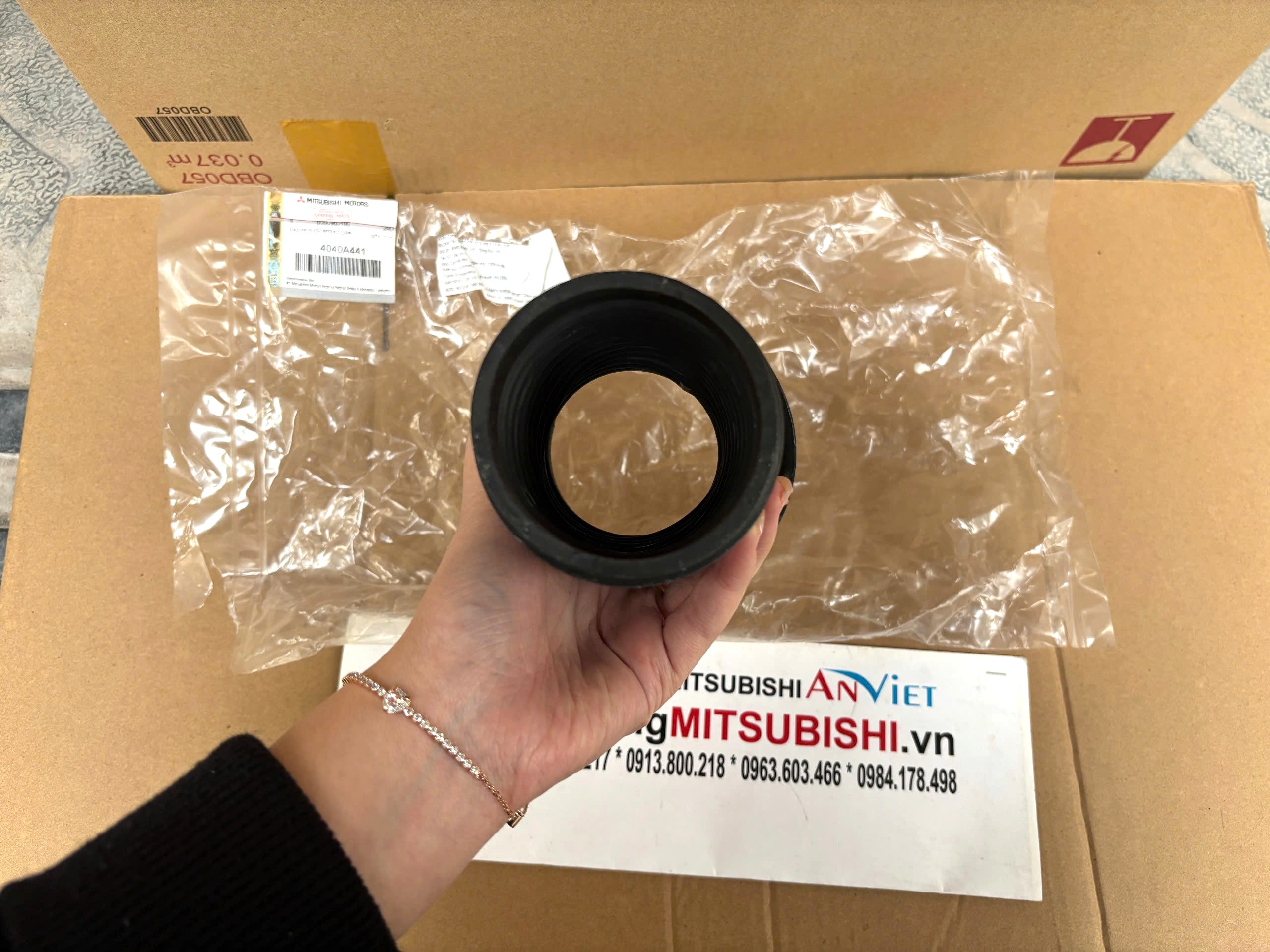 Cao su chụp bụi giảm xóc trước xe Mitsubishi Xforce 4040A441