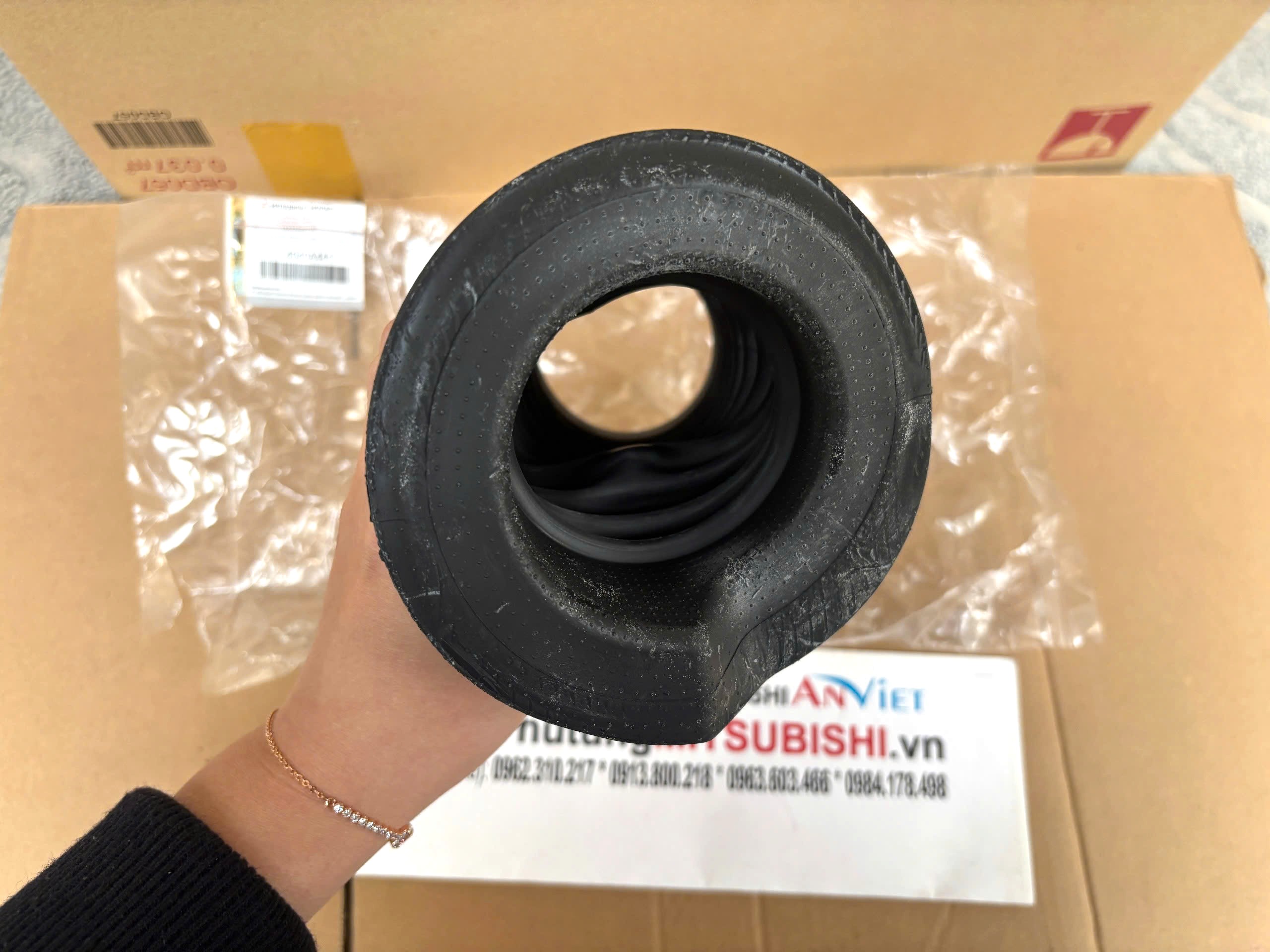 Cao su chụp bụi giảm xóc trước xe Mitsubishi Xforce 4040A441