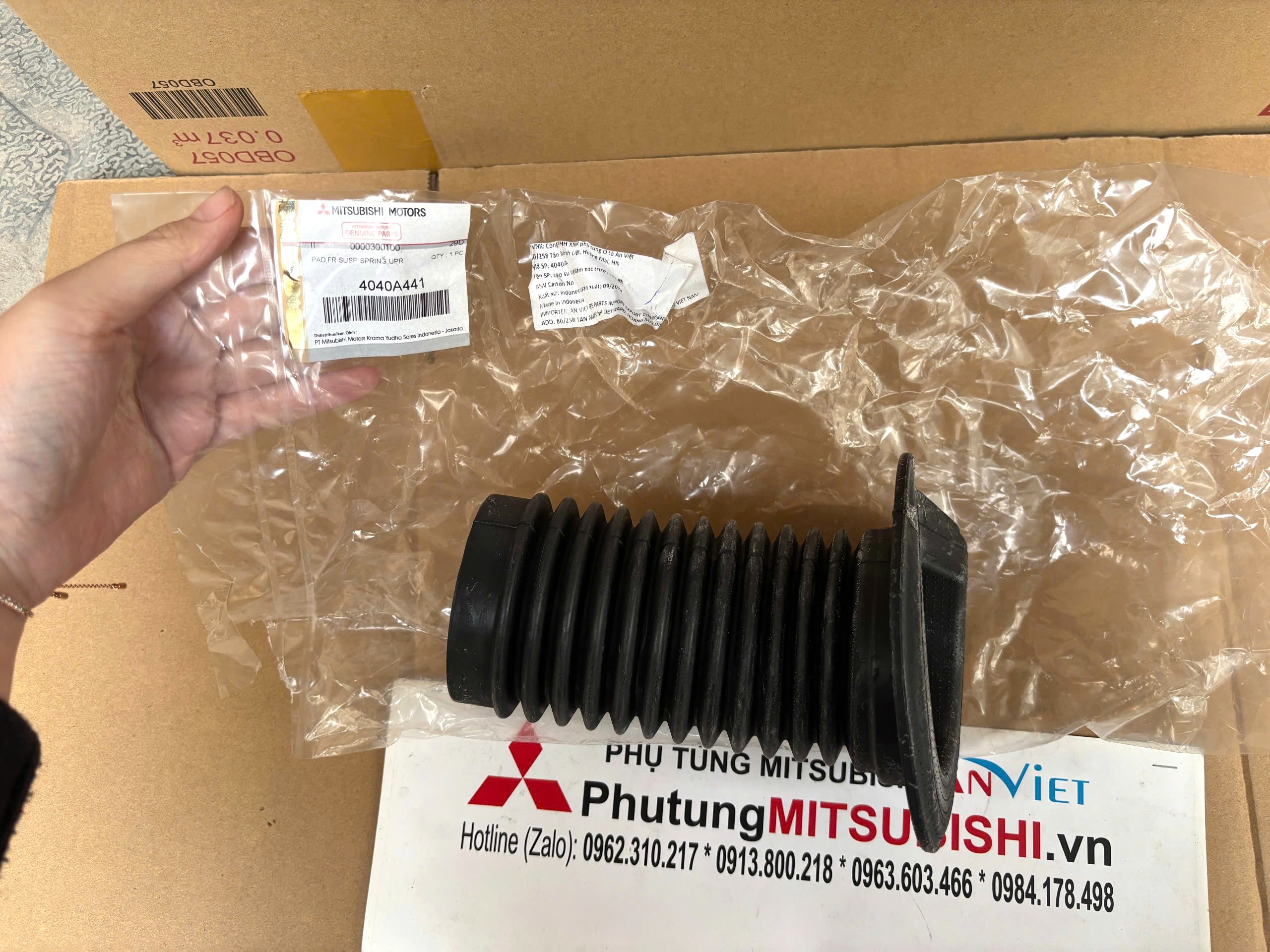 Cao su chụp bụi giảm xóc trước xe Mitsubishi Xforce 4040A441