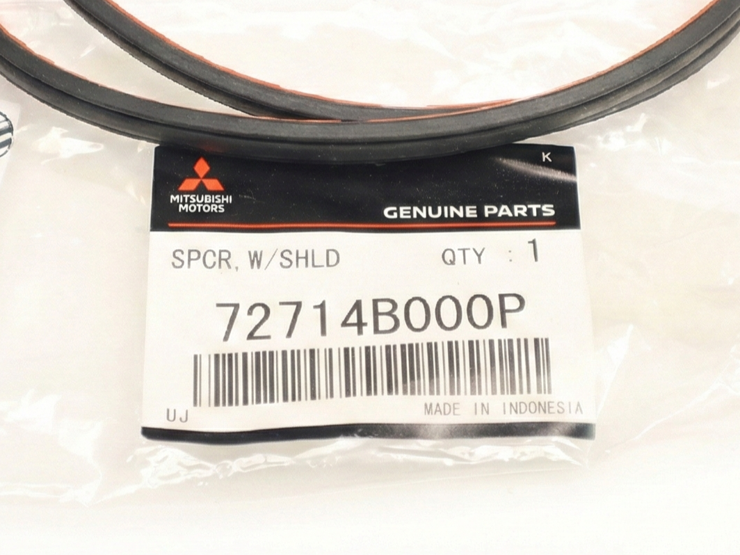 Nẹp Chân Kính Chắn Gió xe Mitsubishi XForce 72714B000P