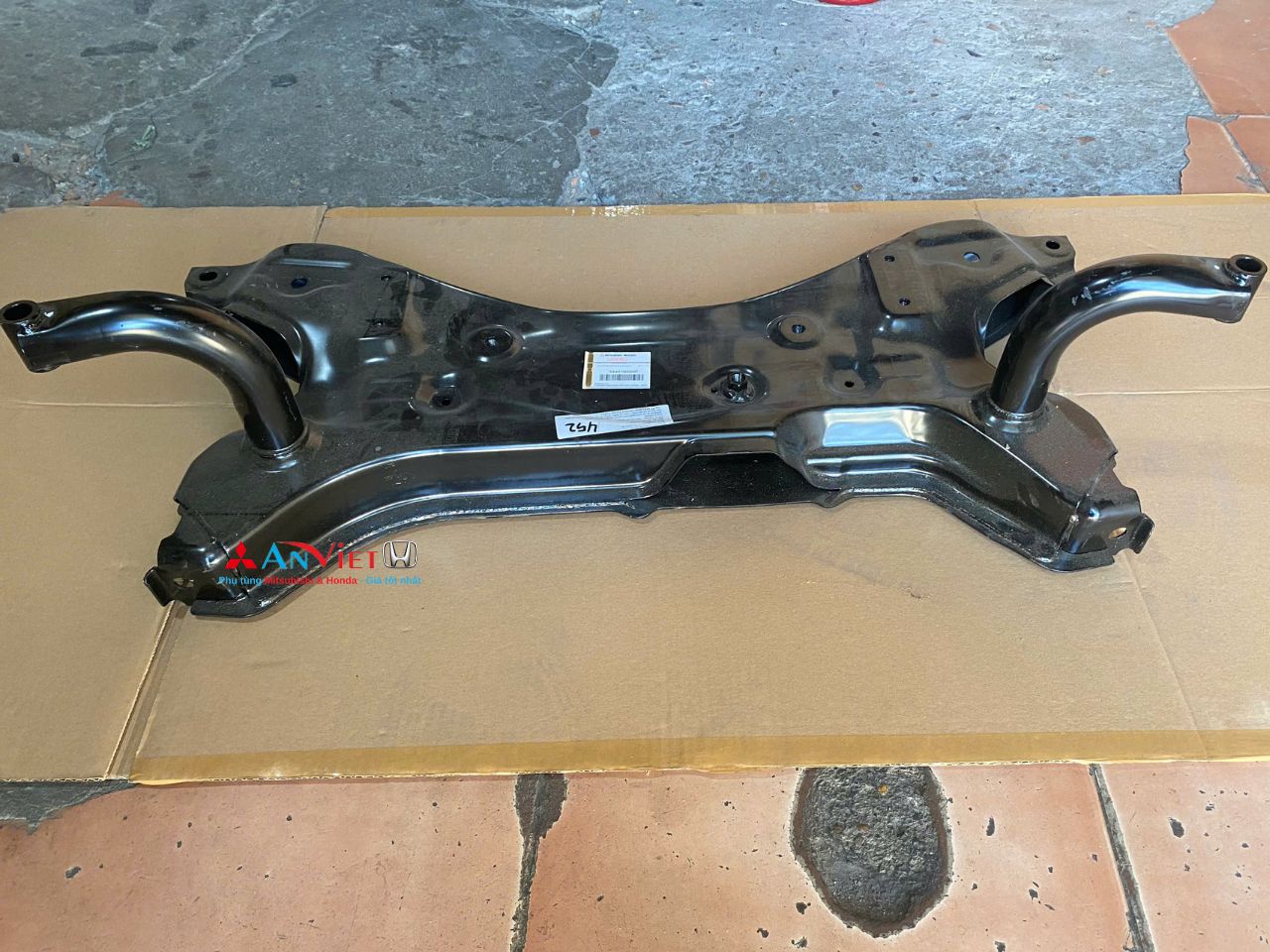 Giá đỡ động cơ, Xà cánh bướm xe Mitsubishi Xforce 54401B000P