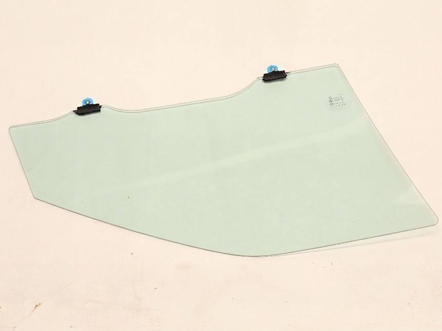 Kính cánh cửa trước Mitsubishi XForce 80301B010P 80300B010P