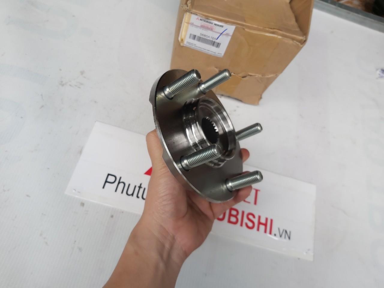 Moay ơ trước xe Mitsubishi Xforce 3880A105