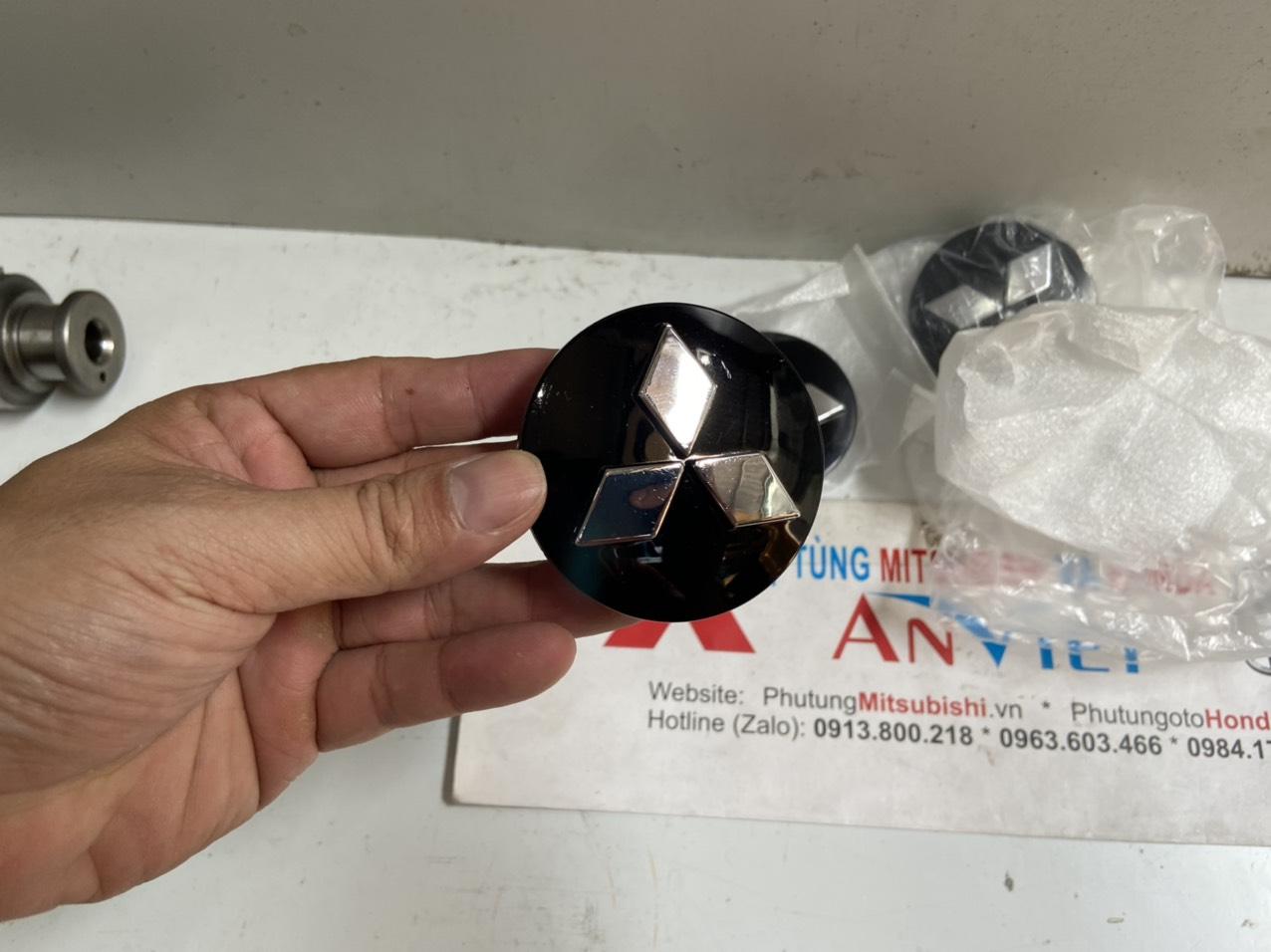 Nắp chụp trang trí moay ơ mâm lazang xe Mitsubishi Xforce 4252A020