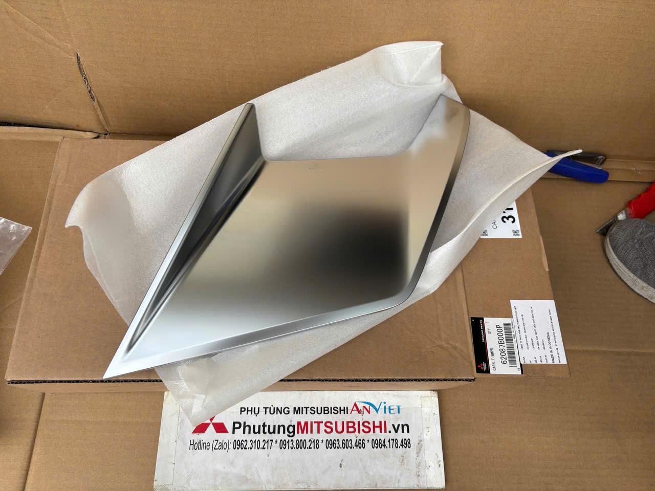 Nhựa ốp cản trước dưới đèn pha xe Mitsubishi XForce 62087B000P 62086B000P