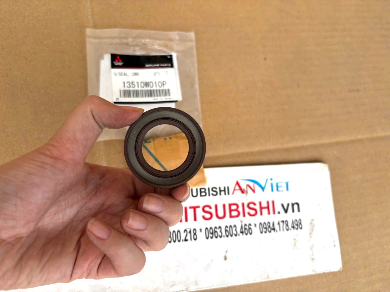 Phớt bơm dầu động cơ, phớt đầu trục cơ Mitsubishi XForce 13510w010p