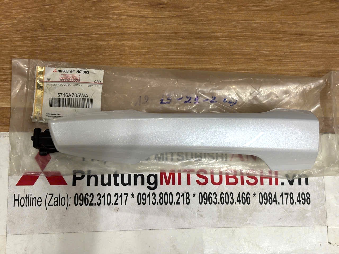 Tay mở ngoài cánh cửa sau Mitsubishi XForce 716A705WA 5716A706WA