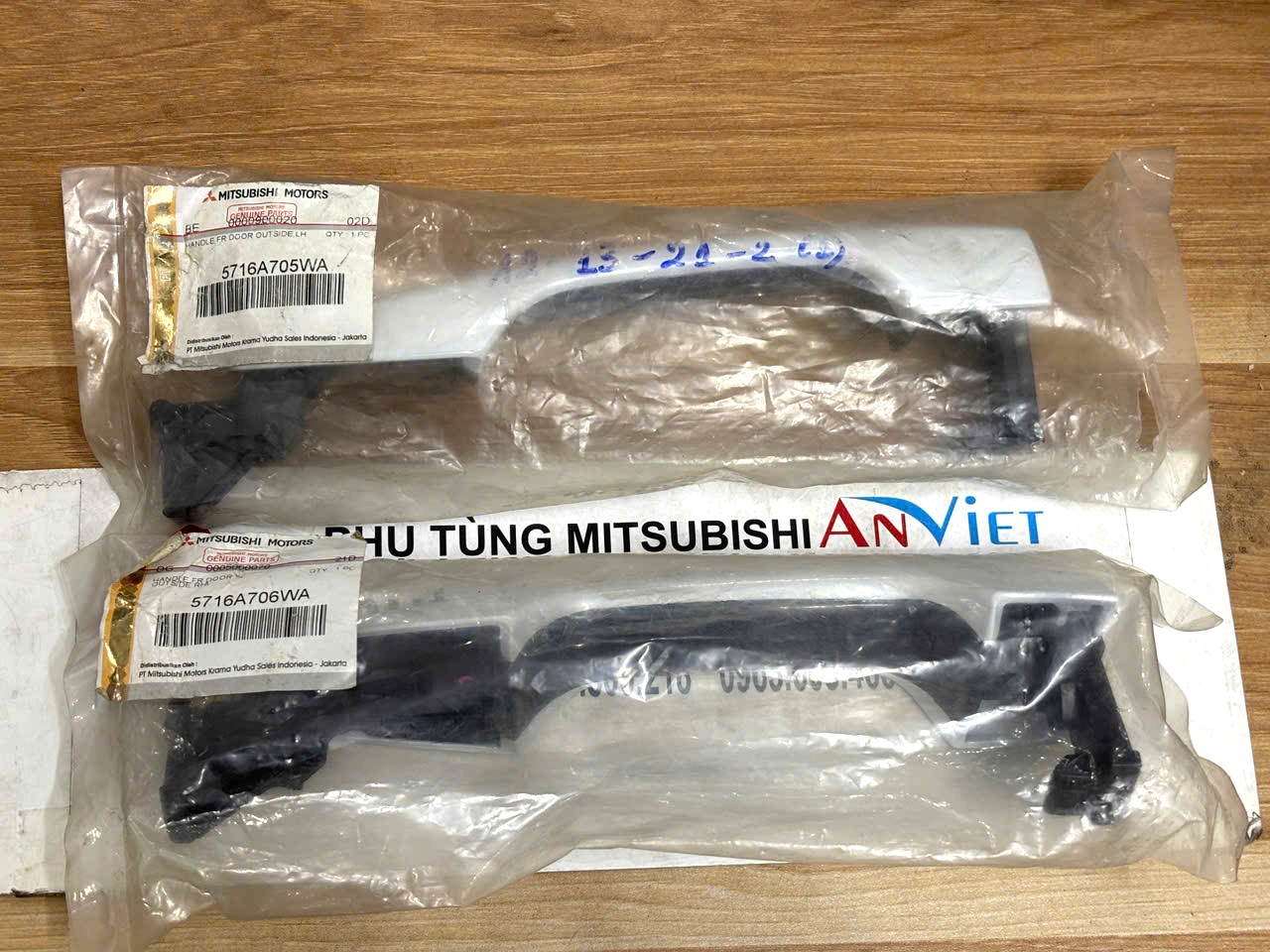 Tay mở ngoài cánh cửa sau Mitsubishi XForce 716A705WA 5716A706WA