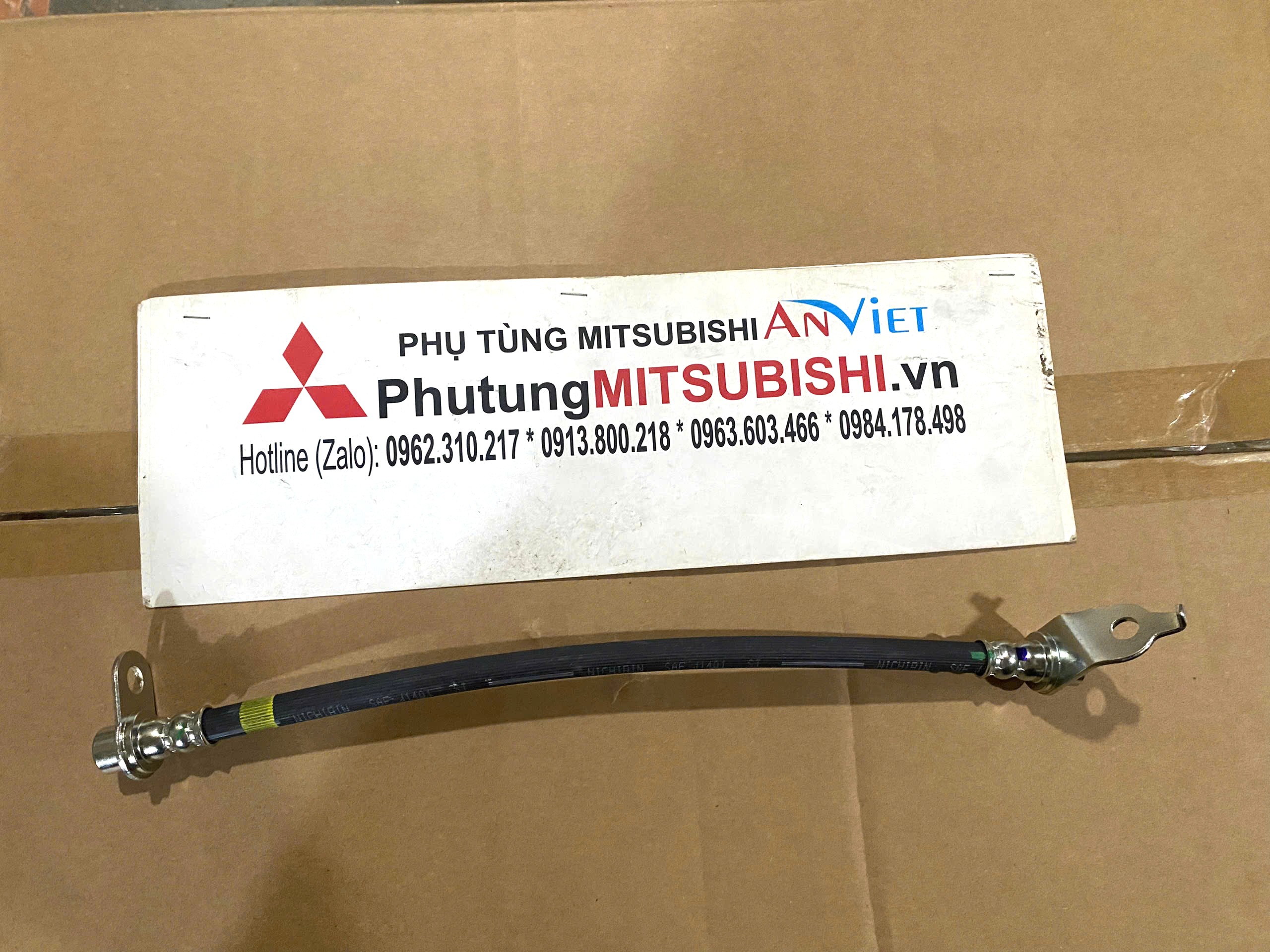 Tuy &ocirc;, cao su v&agrave;o phanh b&aacute;nh sau xe Mitsubishi Destinator DST
