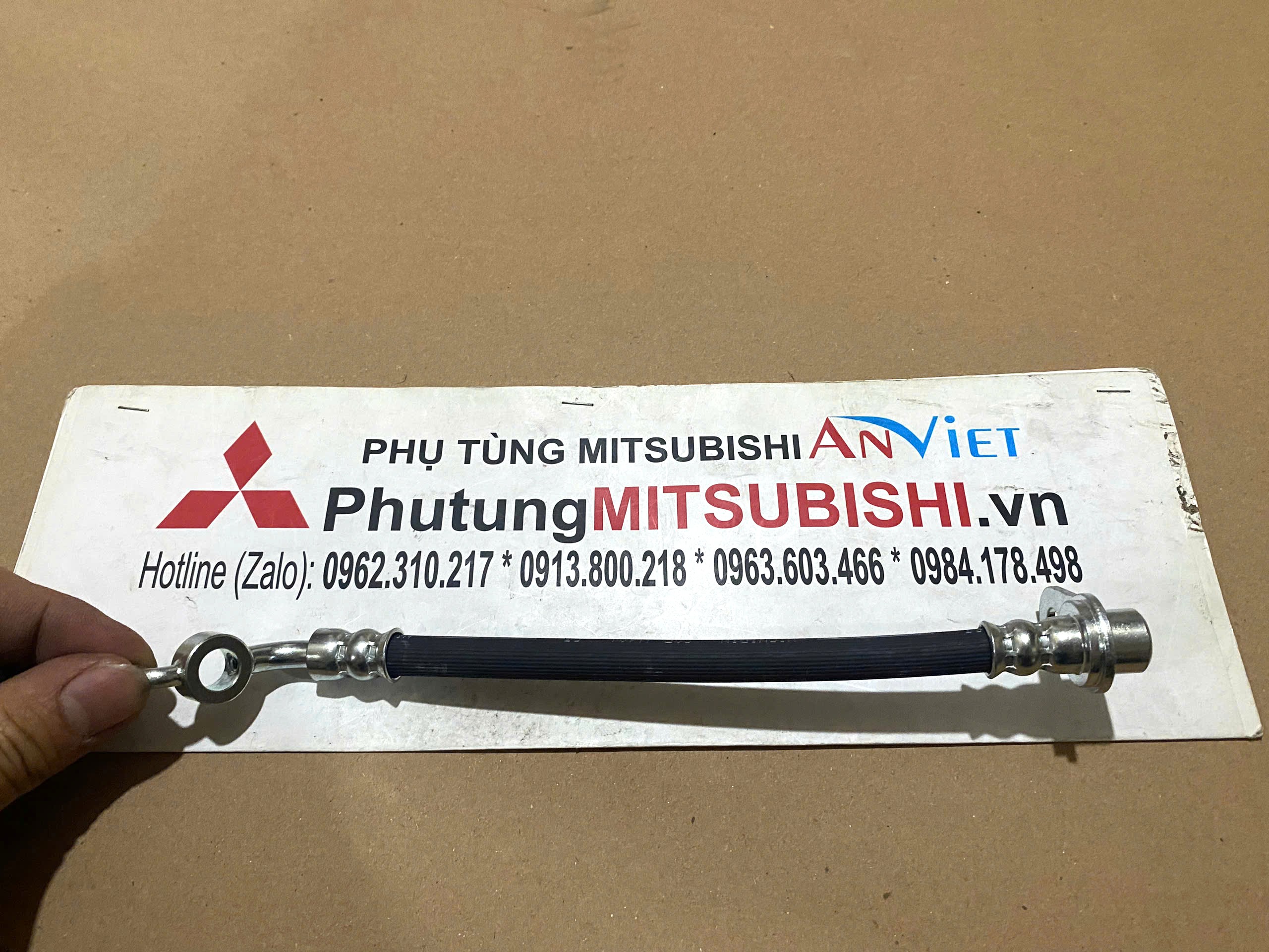 Tuy &ocirc;, cao su v&agrave;o phanh b&aacute;nh sau xe Mitsubishi Destinator DST