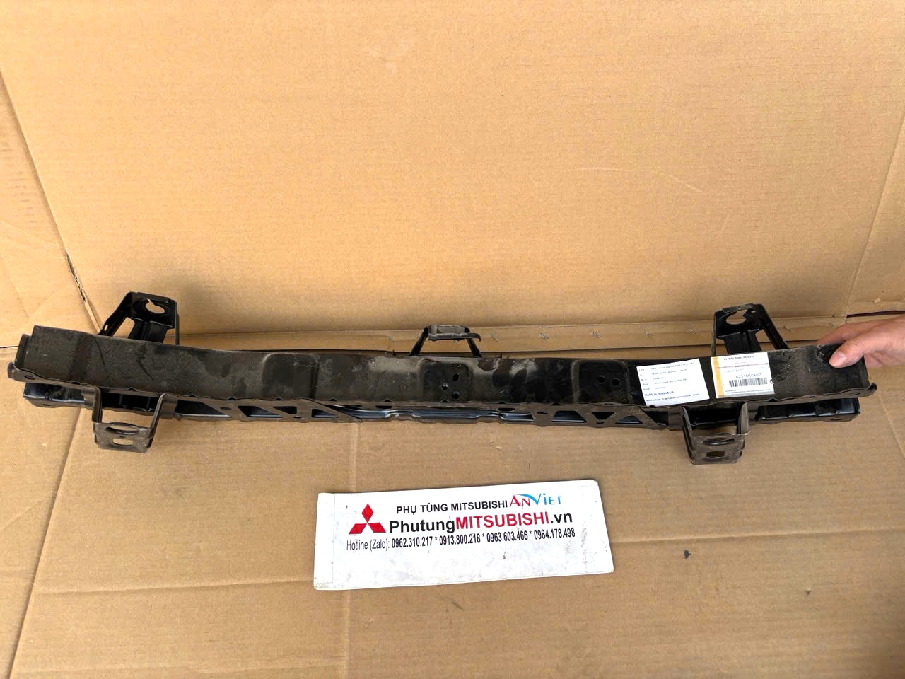 Xương ngang đầu xe phía trên dàn nóng két nước Mitsubishi Xforce 62516B040P