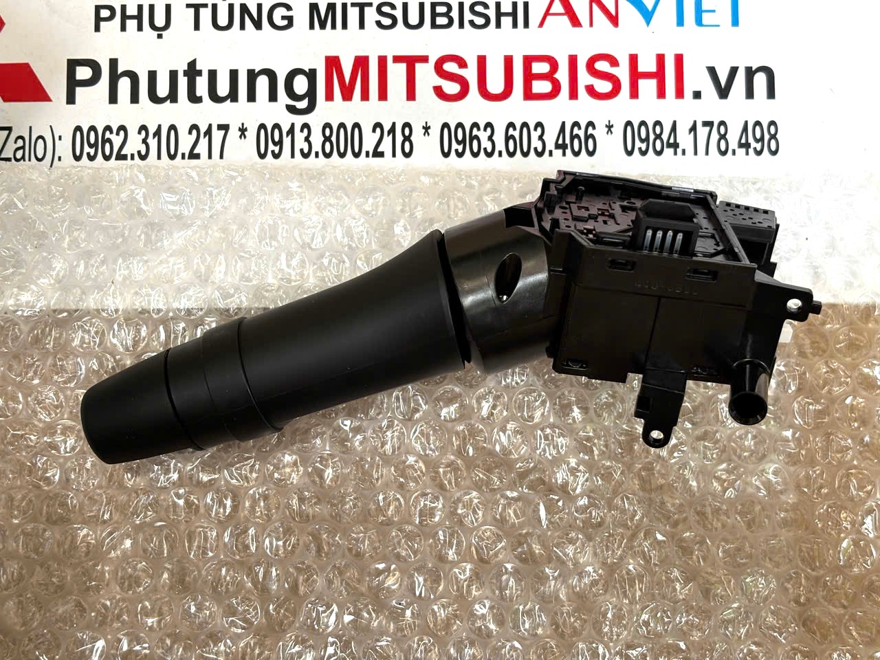 Công tắc đèn pha cốt Mitsubishi XForce 8614A252