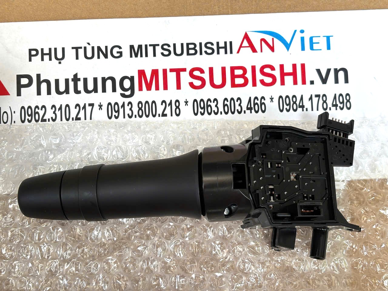 Công tắc đèn pha cốt Mitsubishi XForce 8614A252