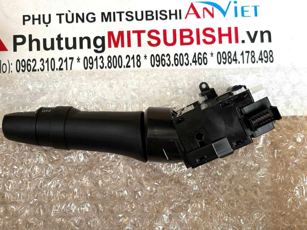 Công tắc đèn pha cốt Mitsubishi XForce 8614A252