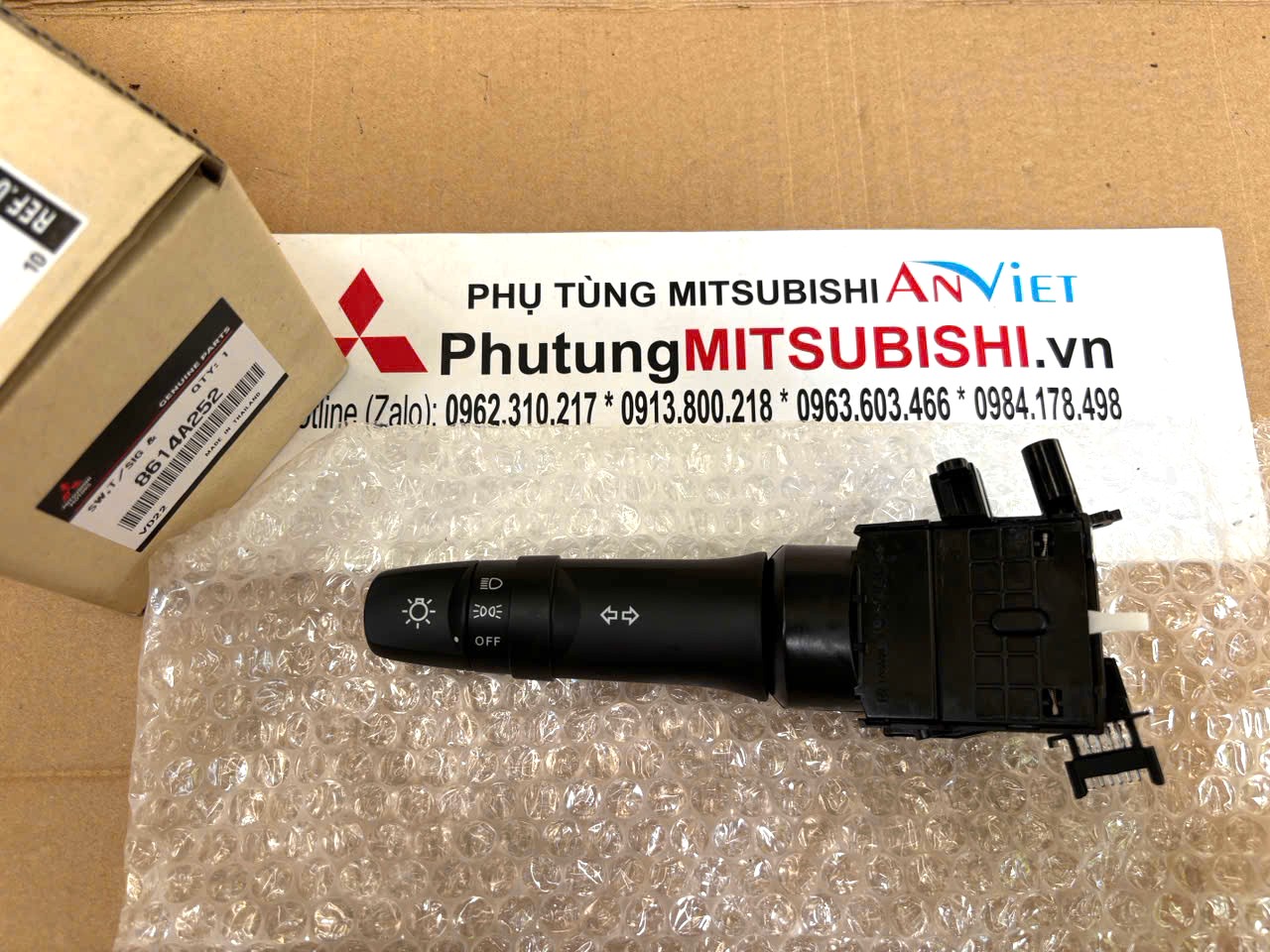 C&ocirc;ng tắc đ&egrave;n pha cốt Mitsubishi XForce