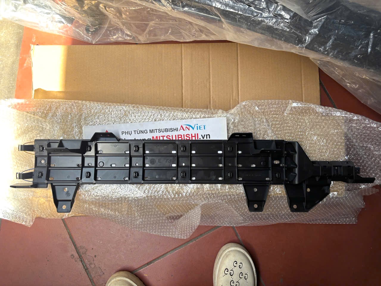 Cảm biến đá mở cốp sau dưới cản sau Mitsubishi XForce 285T0B010P