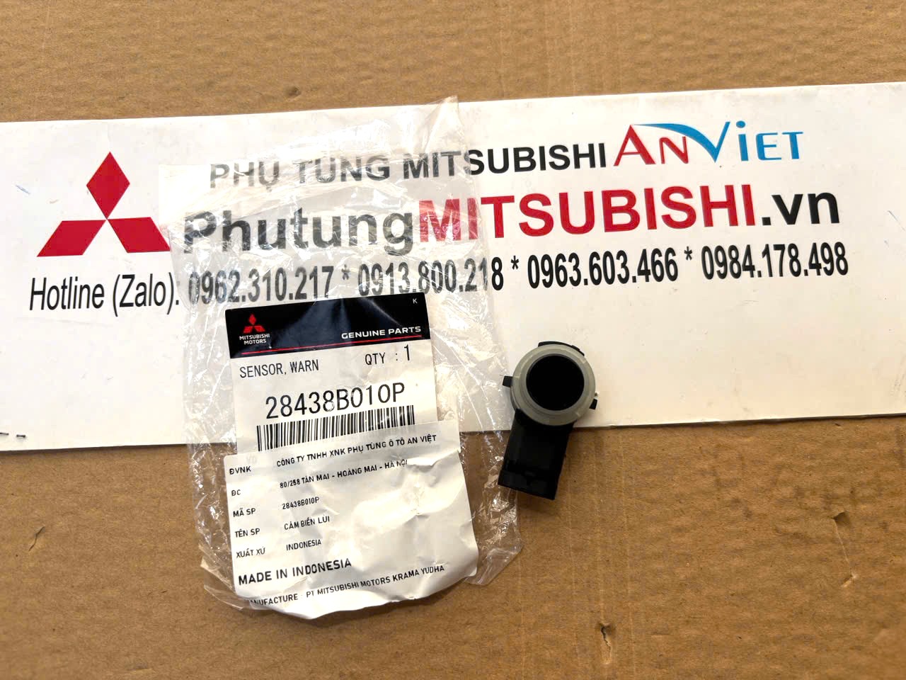 Cảm biến l&ugrave;i, cảnh b&aacute;o khoảng c&aacute;ch điểm m&ugrave; ở cản sau Mitsubishi XForce