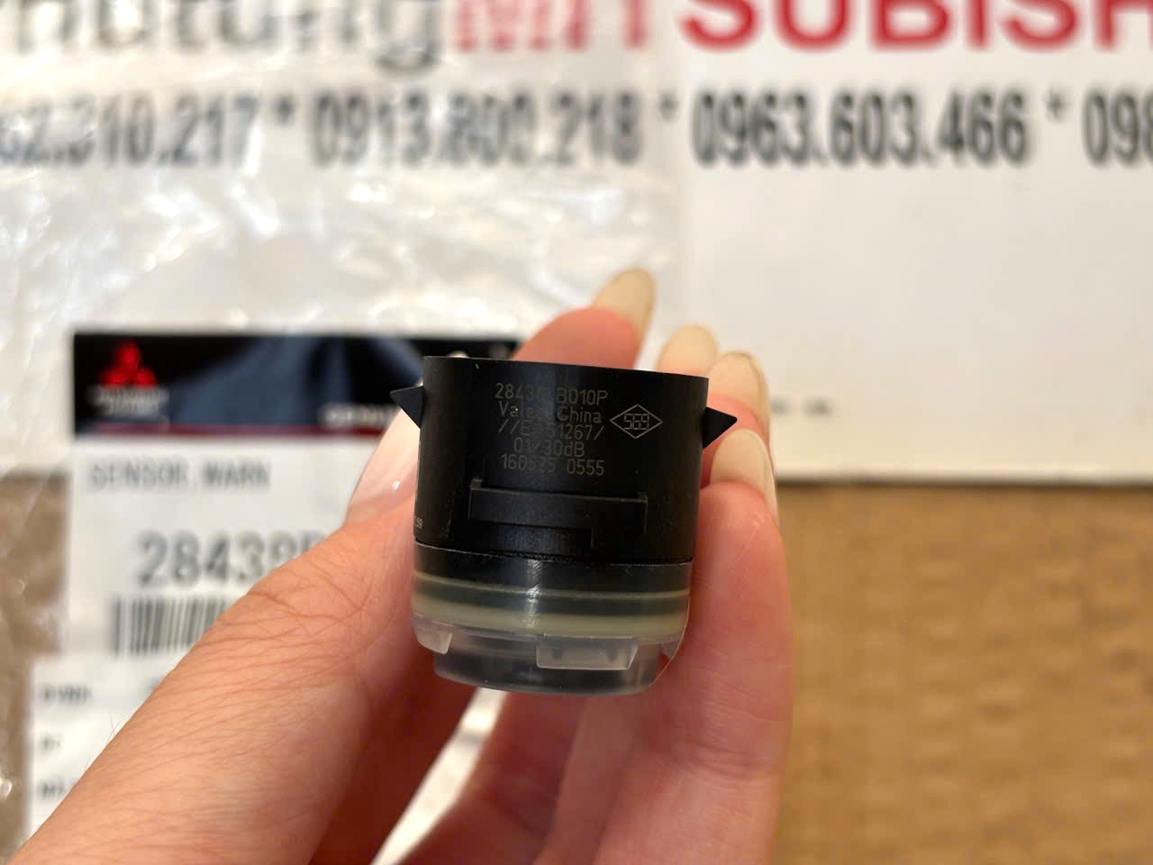 Cảm biến lùi, cảnh báo khoảng cách điểm mù ở cản sau Mitsubishi XForce 28438B010P