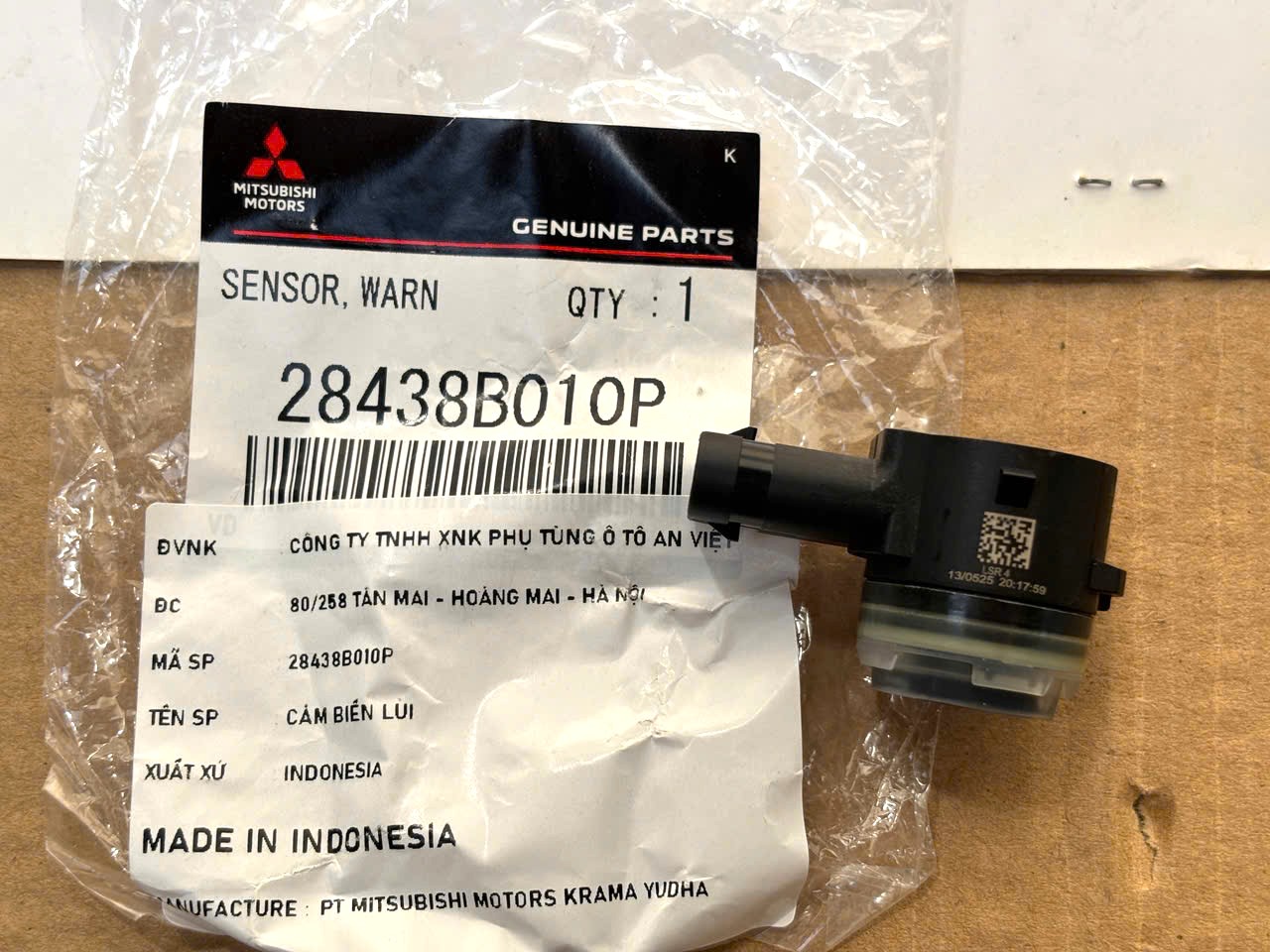 Cảm biến lùi, cảnh báo khoảng cách điểm mù ở cản sau Mitsubishi XForce 28438B010P