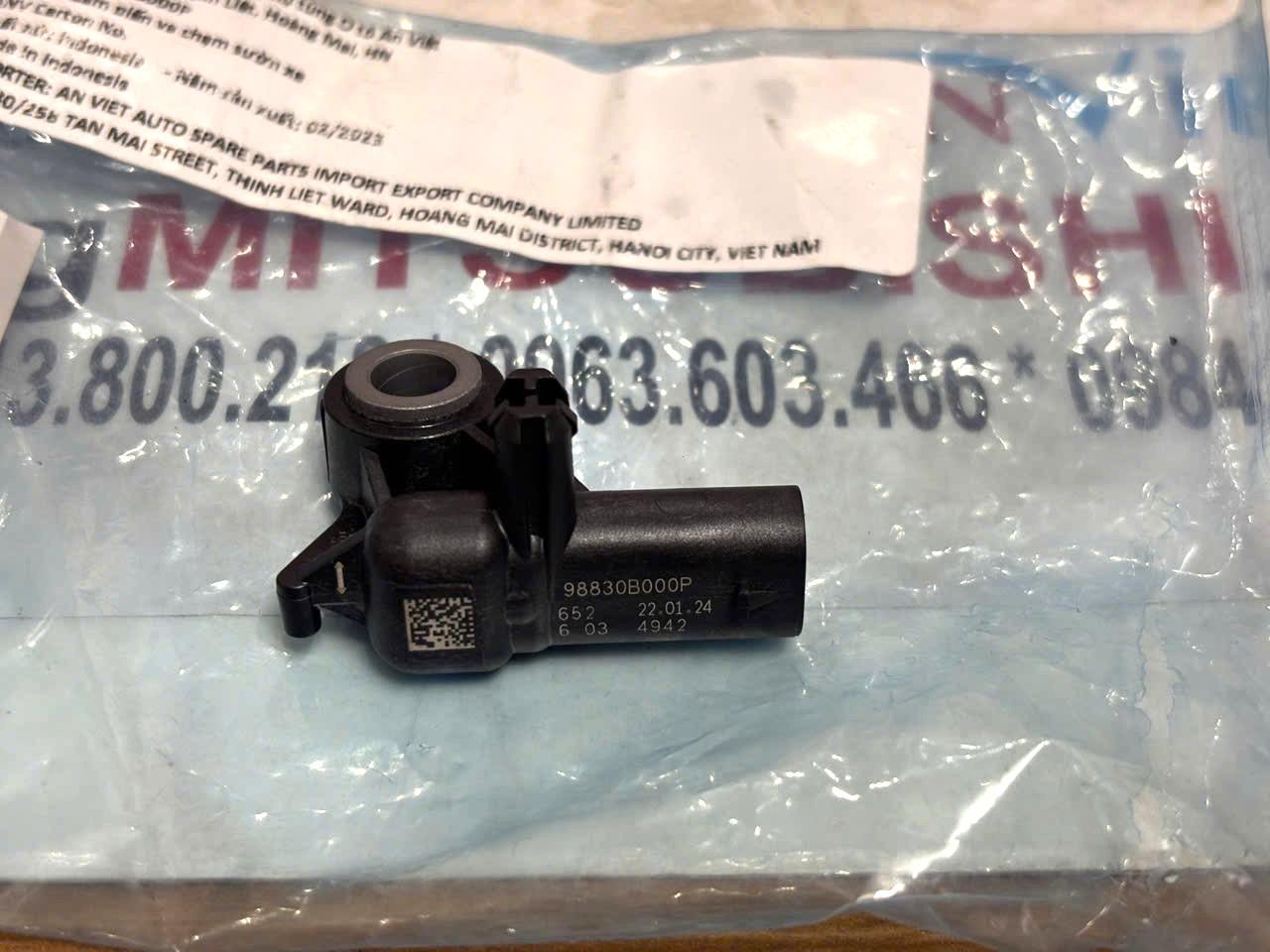 Cảm biến va chạm, kích nổ túi khí bên sườn xe Mitsubishi XForce 98830B000P