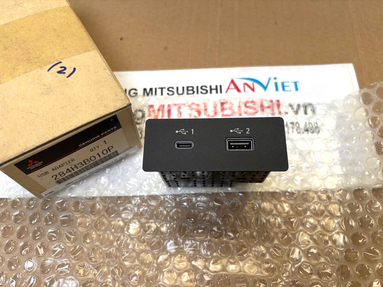 Cổng sạc usb ở t&aacute;p l&ocirc; Mitsubishi Xforce