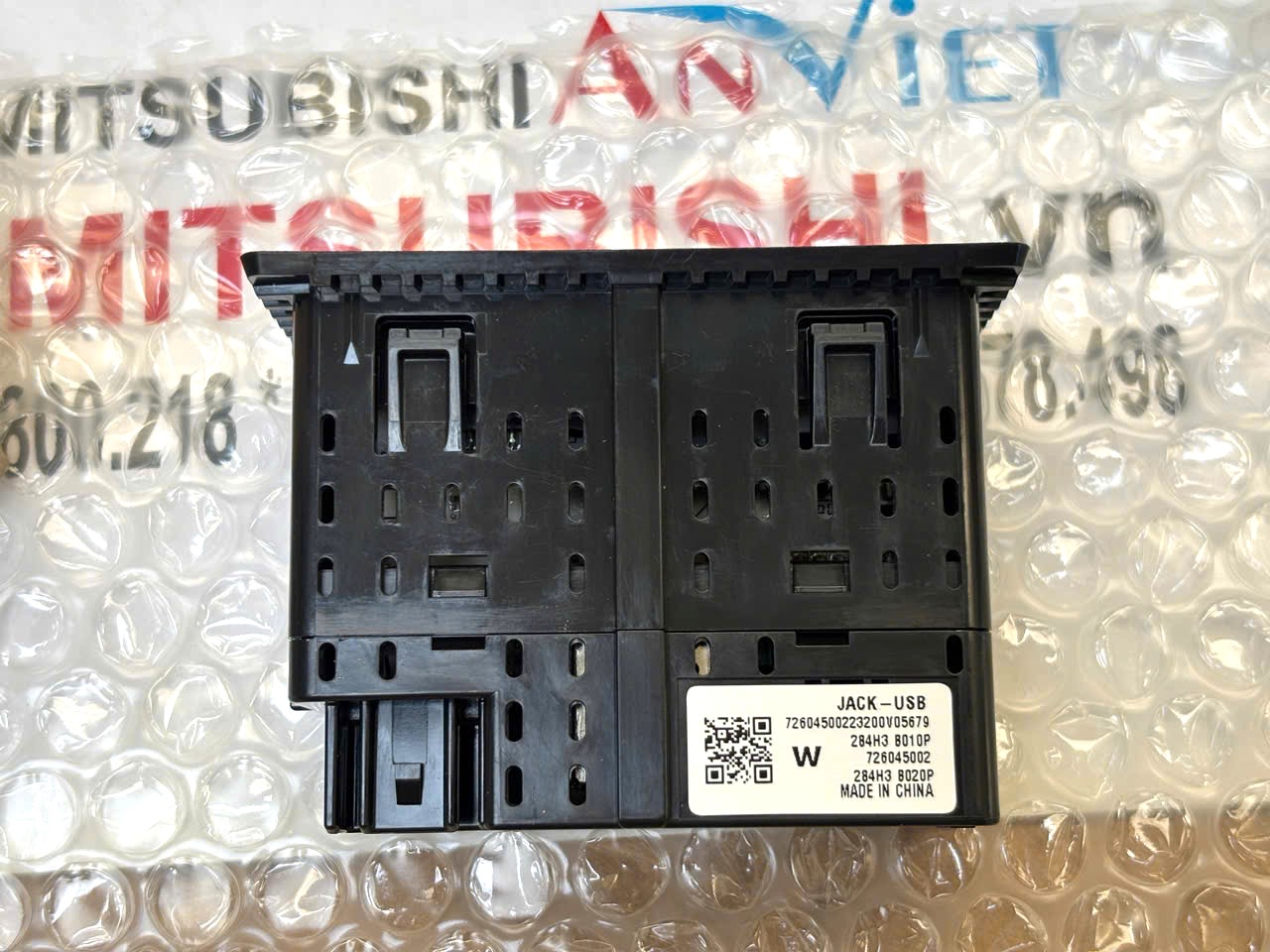 Cổng sạc usb ở táp lô Mitsubishi Xforce 284H3B010P