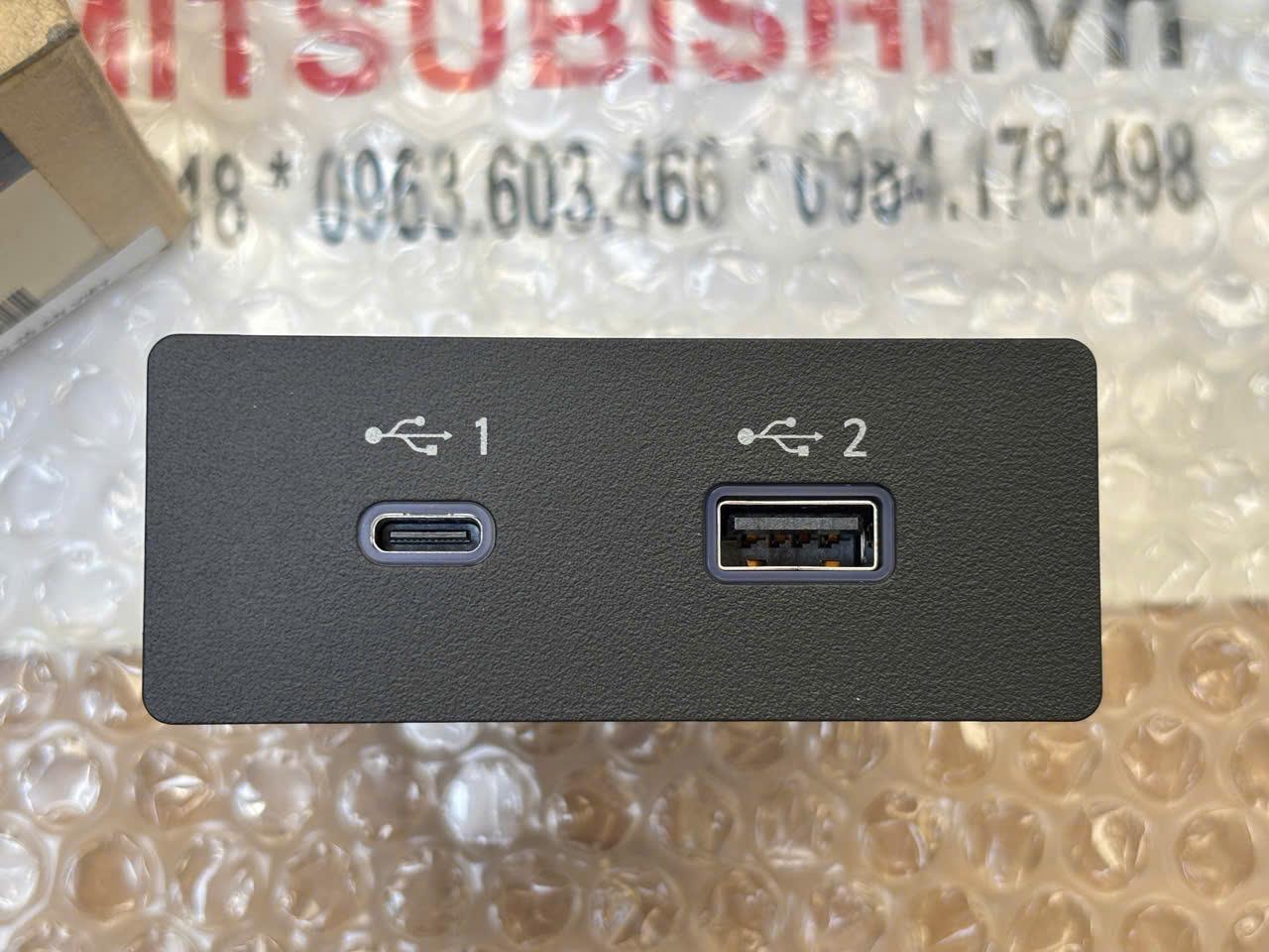 Cổng sạc usb ở táp lô Mitsubishi Xforce 284H3B010P