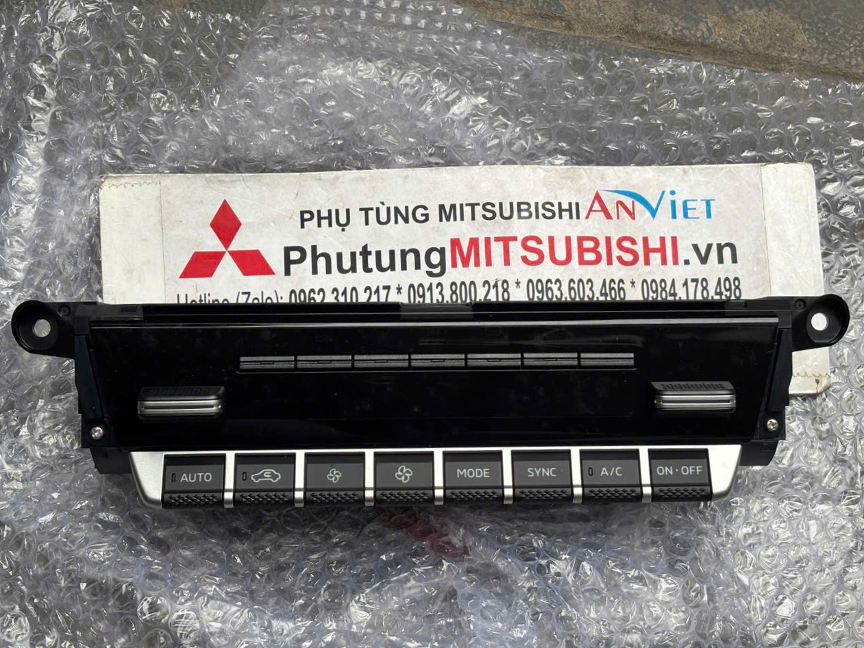 Cụm công tắc điều khiển điều hòa trên Táp lô Mitsubishi XForce 27760B011P