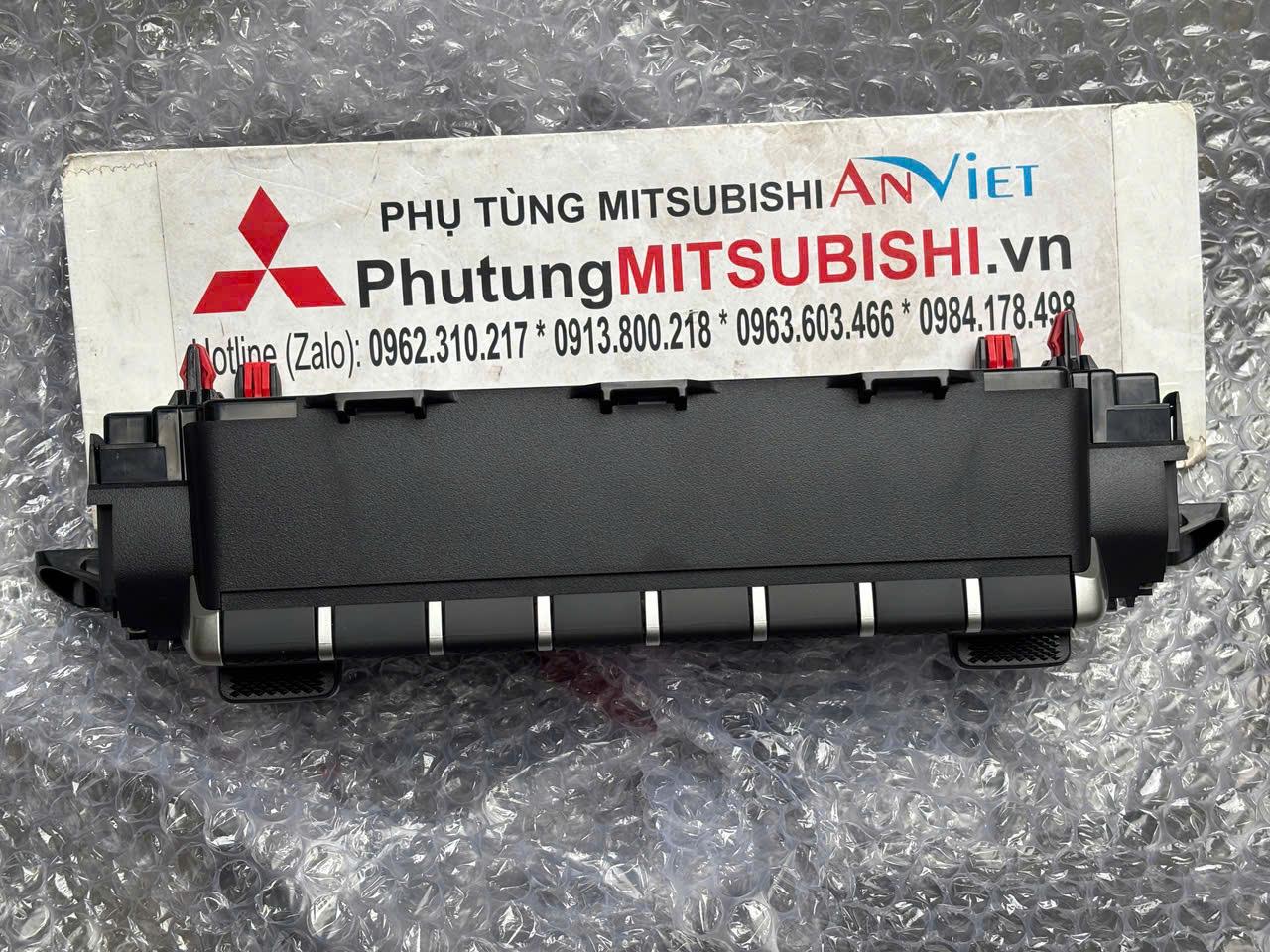 Cụm công tắc điều khiển điều hòa trên Táp lô Mitsubishi XForce 27760B011P