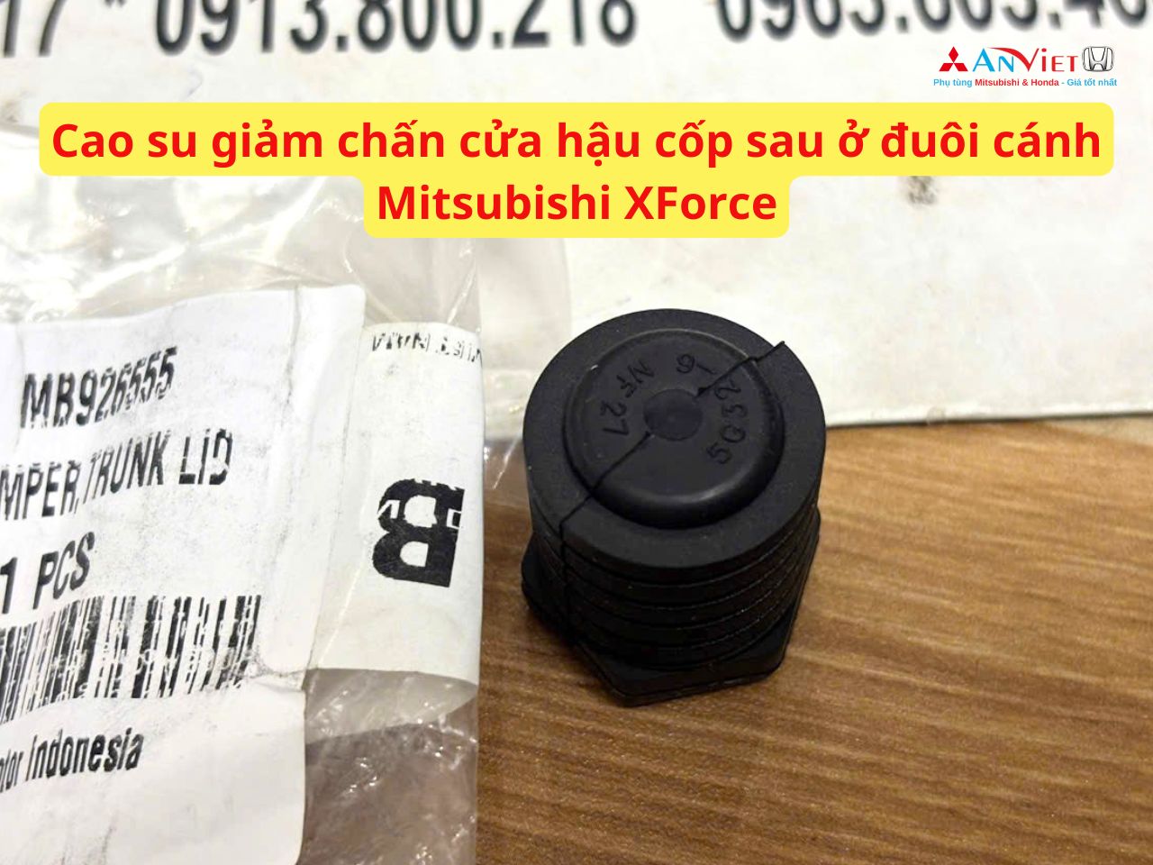 Cao su giảm chấn cửa hậu cốp sau ở đuôi cánh Mitsubishi XForce MB926555