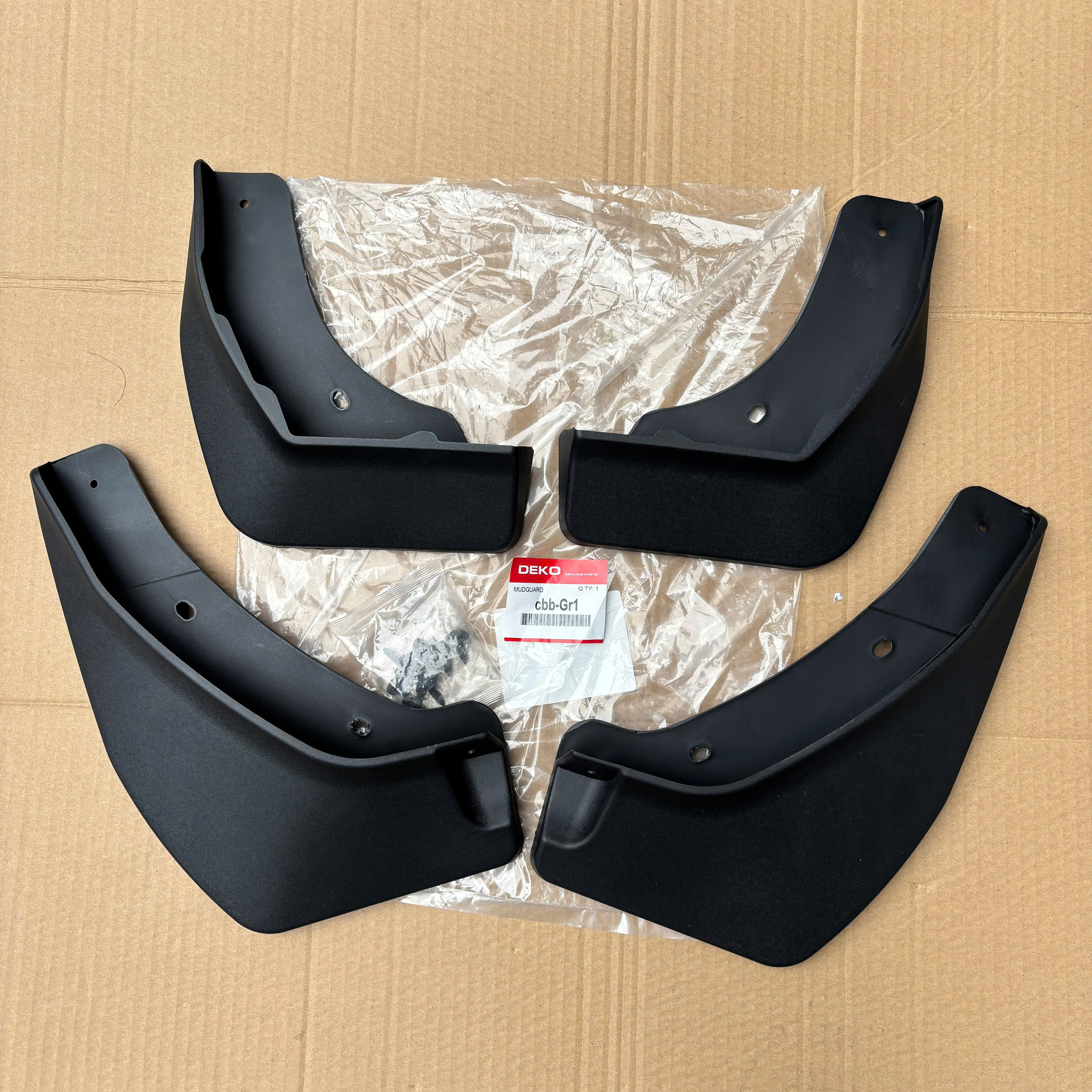 Chắn bùn xe Mitsubishi Xforce (Kèm Đủ bộ ốc vít)