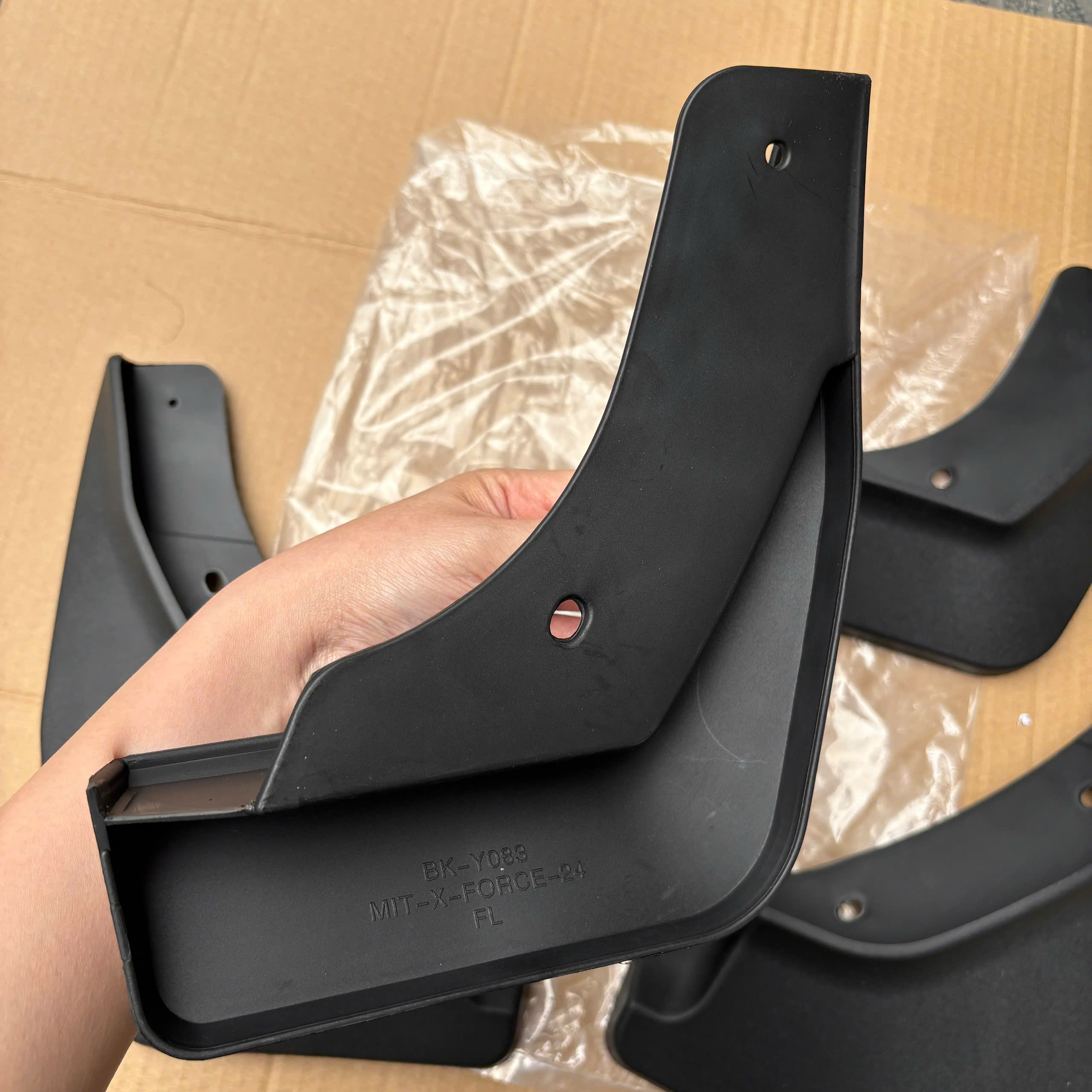 Chắn bùn xe Mitsubishi Xforce (Kèm Đủ bộ ốc vít)