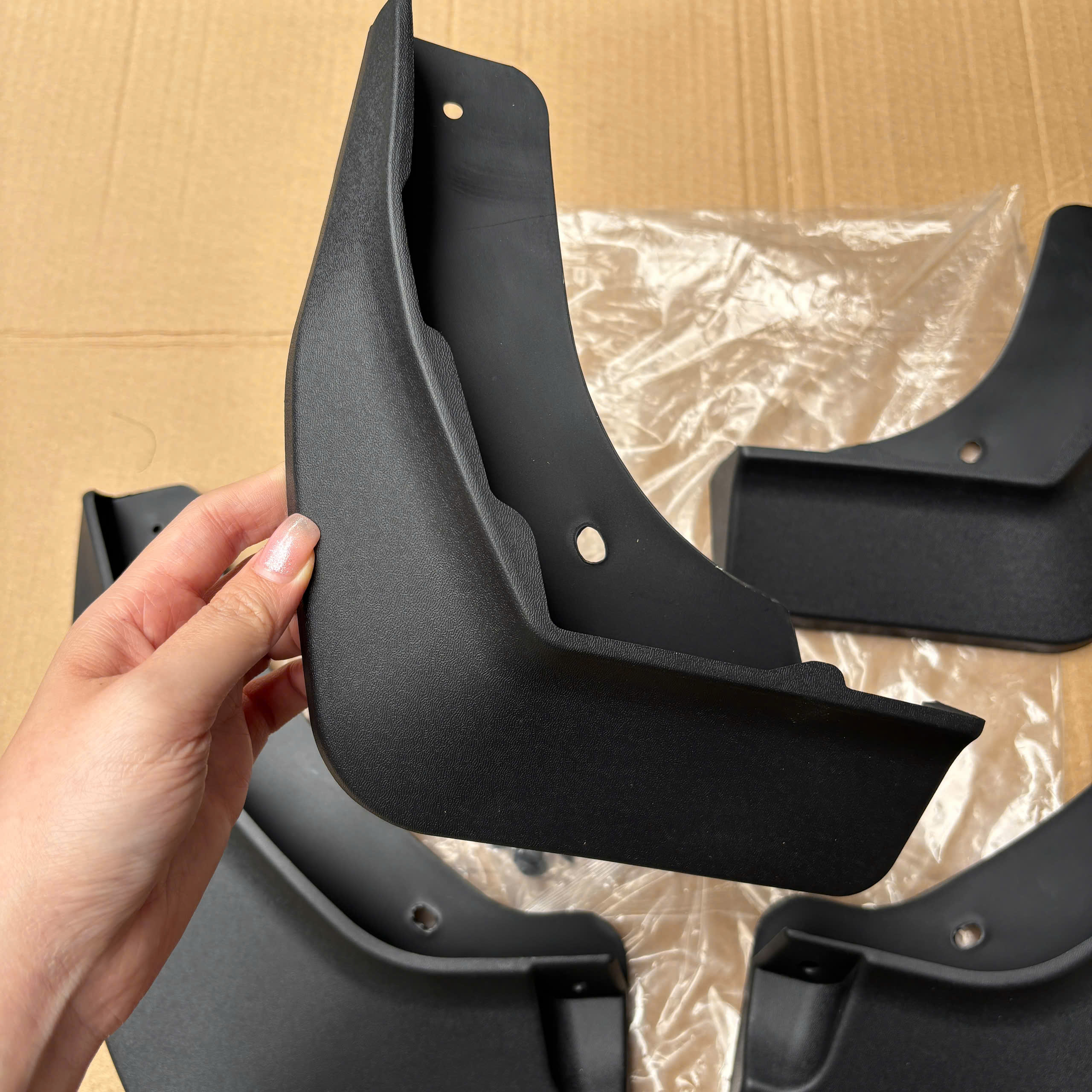 Chắn bùn xe Mitsubishi Xforce (Kèm Đủ bộ ốc vít)