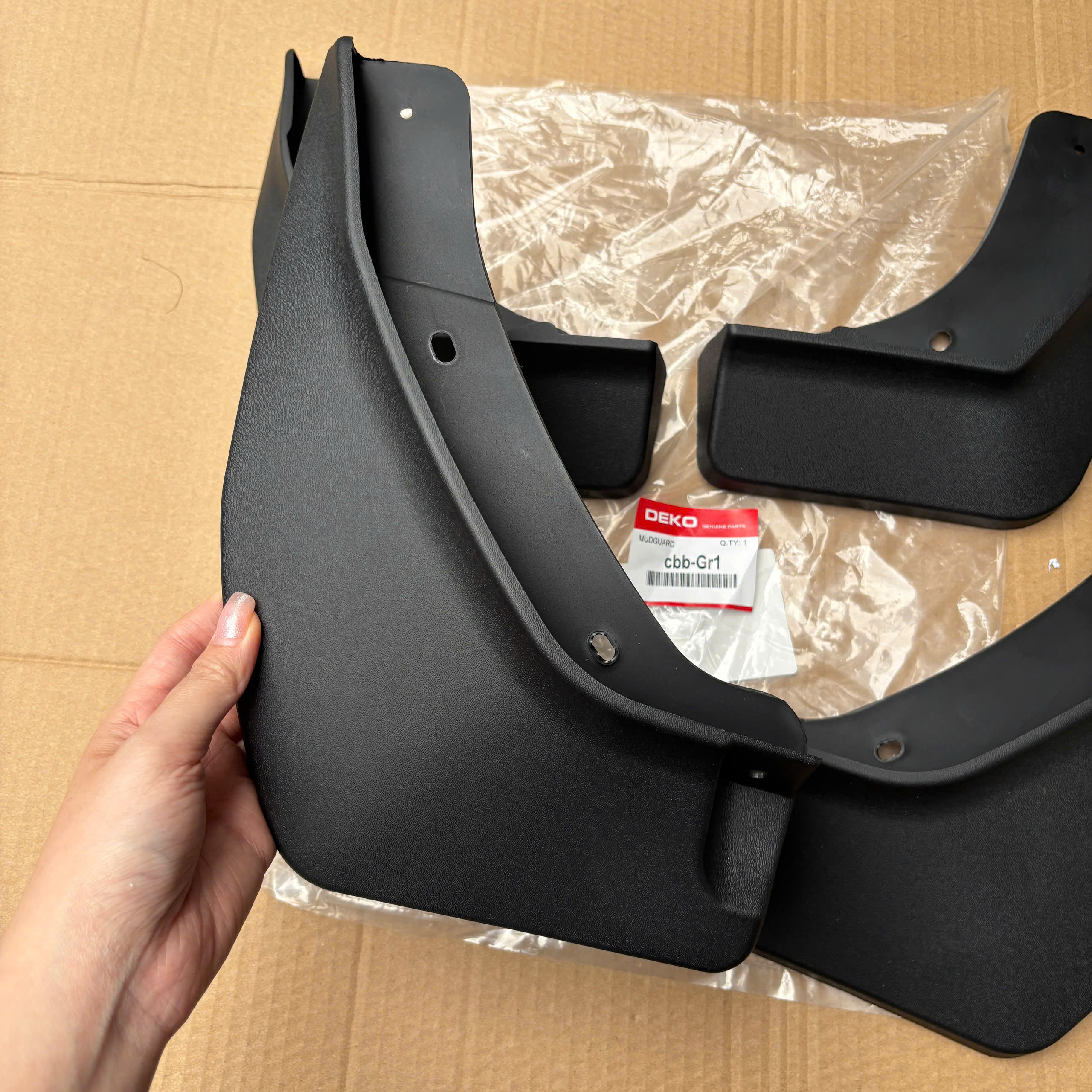 Chắn bùn xe Mitsubishi Xforce (Kèm Đủ bộ ốc vít)