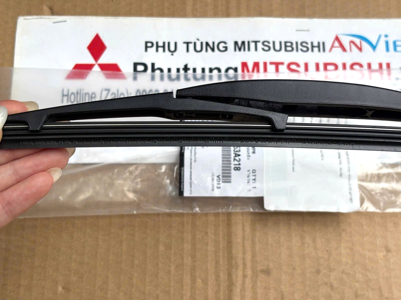 Chổi gạt mưa sau xe Mitsubishi XForce 8253A218
