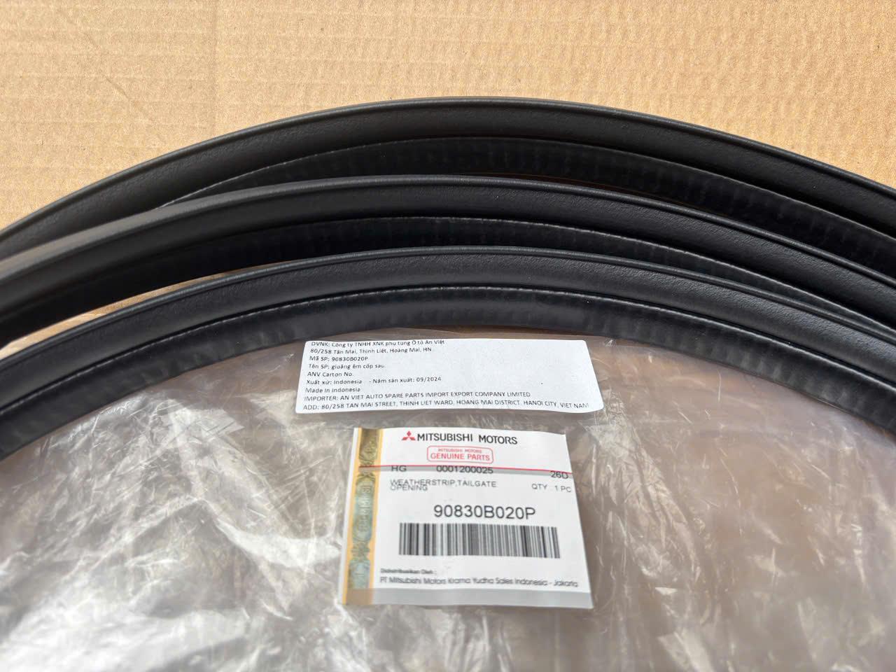 Gioăng êm cốp sau, trên cánh cửa hậu Mitsubishi XForce 90830B020P