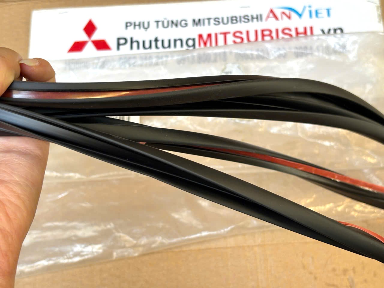 Gioăng Kính Chắn Gió Trước Xe Mitsubishi Xforce 72752B020P