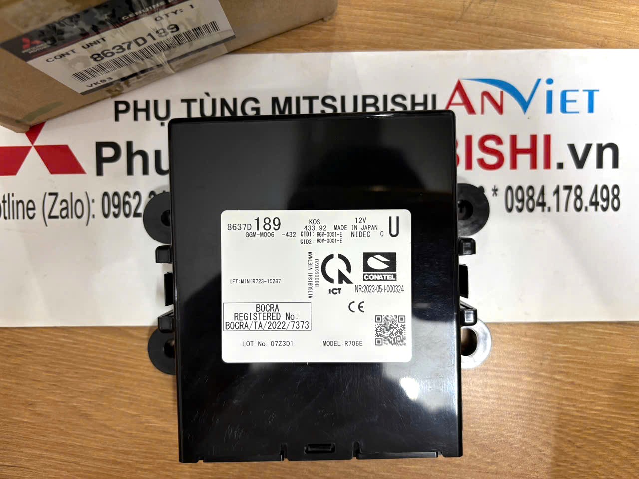 Hộp điều khiển chìa Khóa Mitsubishi Xforce lắp ở trung tâm táp lô 8637D189