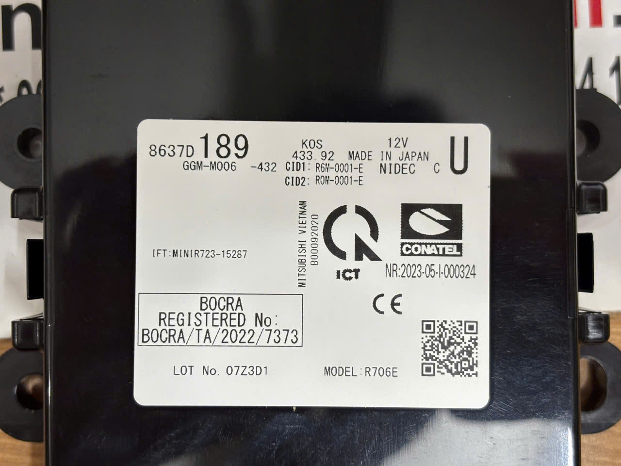Hộp điều khiển chìa Khóa Mitsubishi Xforce lắp ở trung tâm táp lô 8637D189