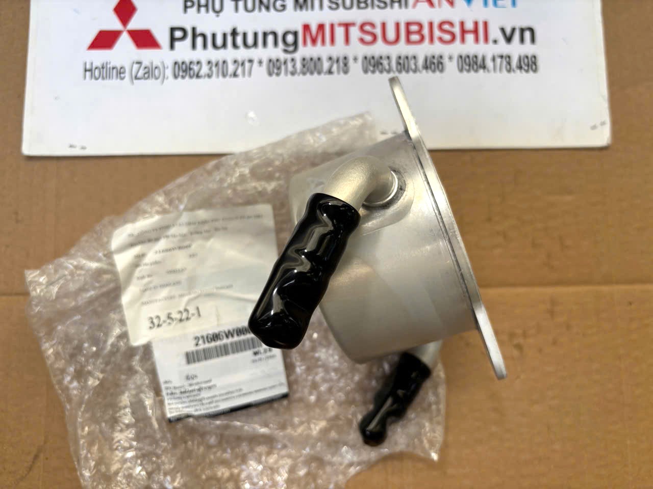 Két sinh hàn làm mát dầu số tự động Mitsubishi XForce 21606W000P