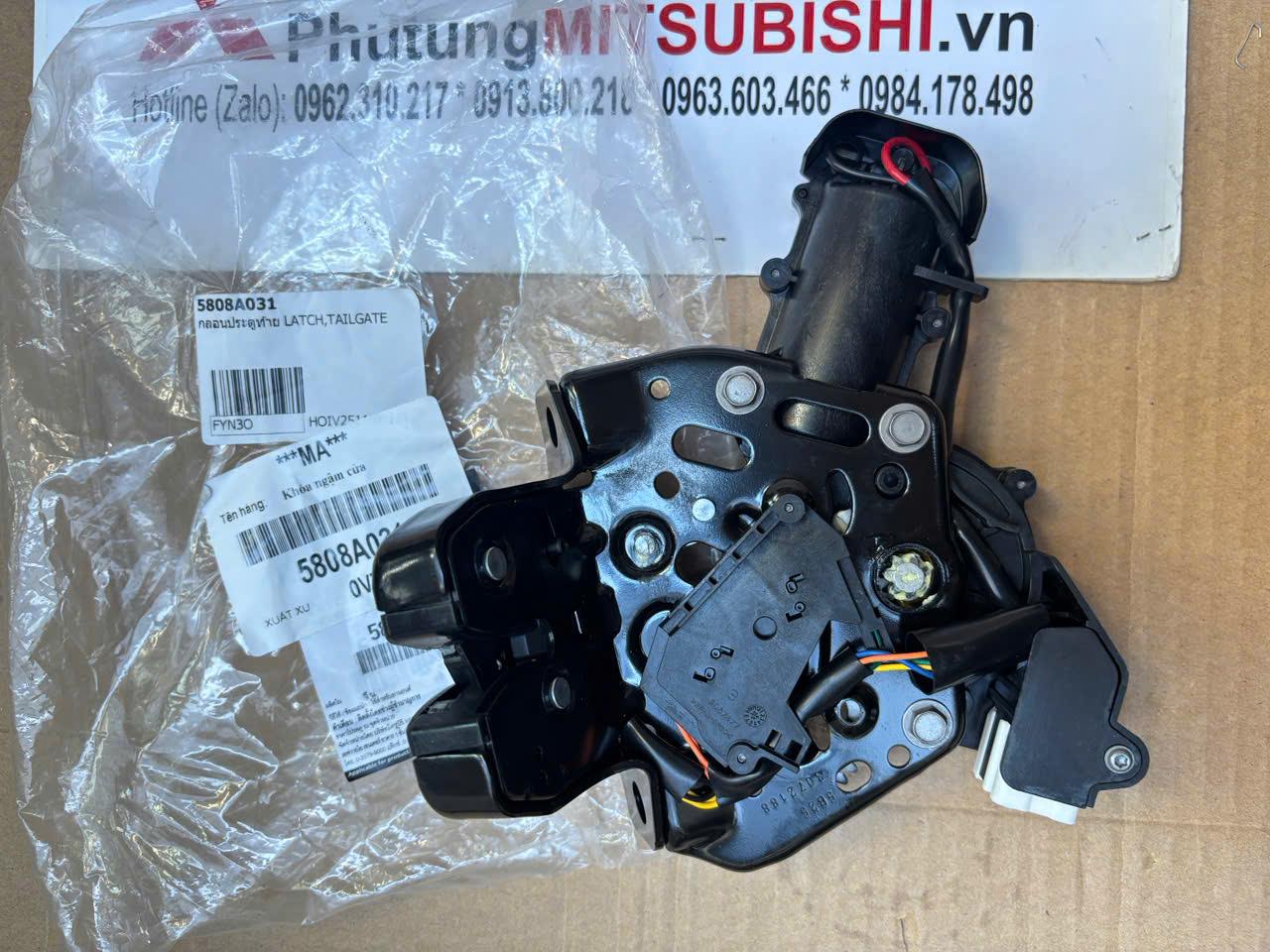 Khóa ngậm cửa hậu, cốp điện sau 6 giắc Mitsubishi XForce 5808A031