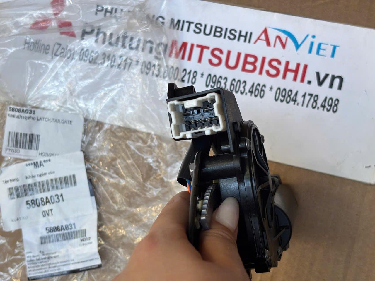 Khóa ngậm cửa hậu, cốp điện sau 6 giắc Mitsubishi XForce 5808A031