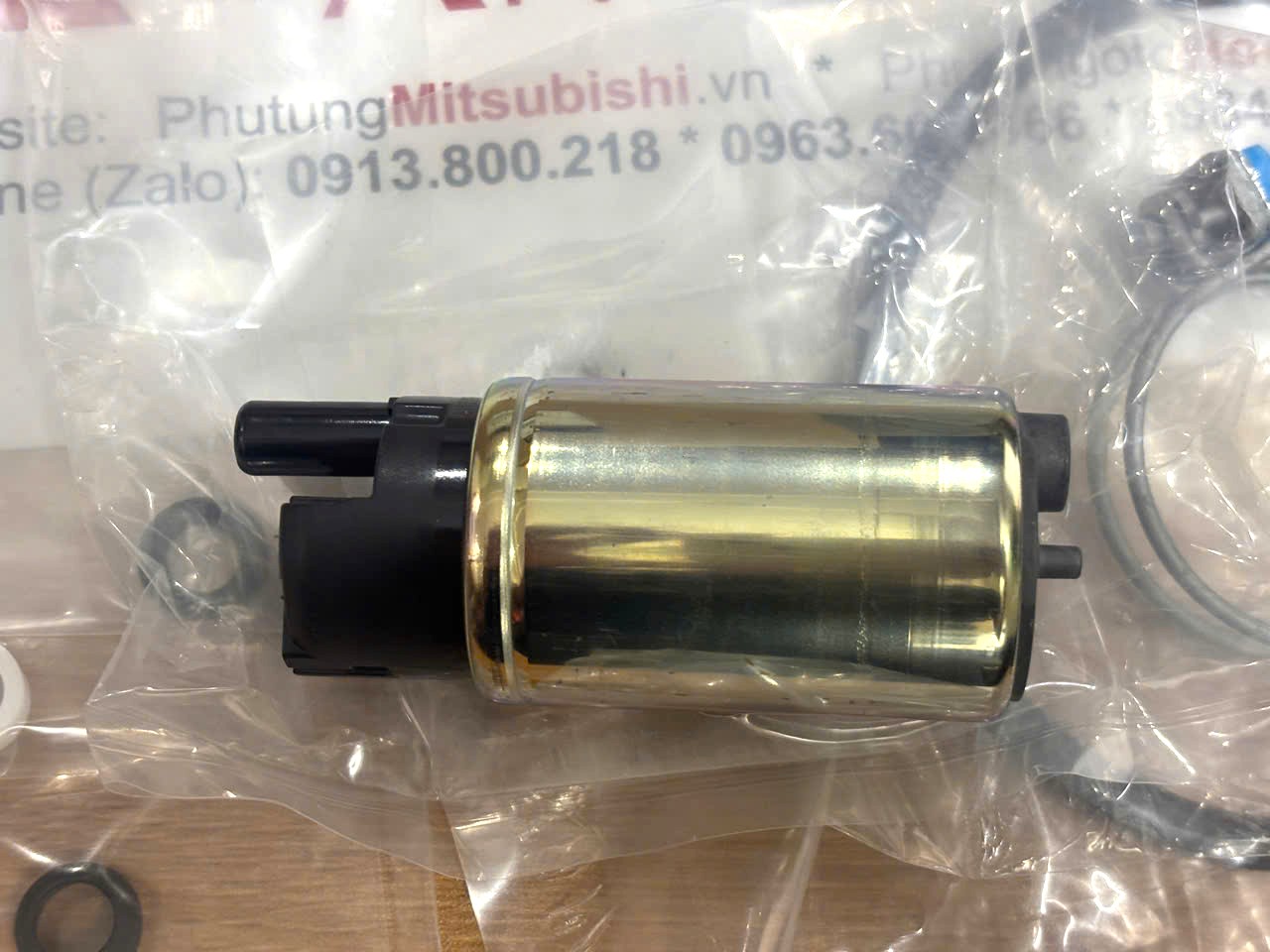 Mô tơ bơm xăng 2 giắc Mitsubishi XForce MW400258
